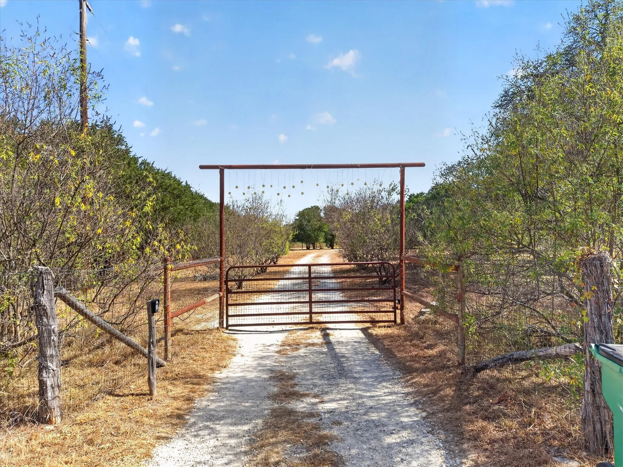 Mobile Home For Sale in Hood County , 2607 Williamson Road, Granbury, Texas 76048, 3 Bedroom, 2 Bathroom, 1 Garage spaces, 1,456 Sqft, built in 2003, mls#21388276, Real Estate Agent in Granbury, Homes For Sale in Hood county, Homes For Sale in Granbury, Realtor in Granbury Texas, Real Estate Brokerage Independent Realty Texas, Luminita Cordes Realtor