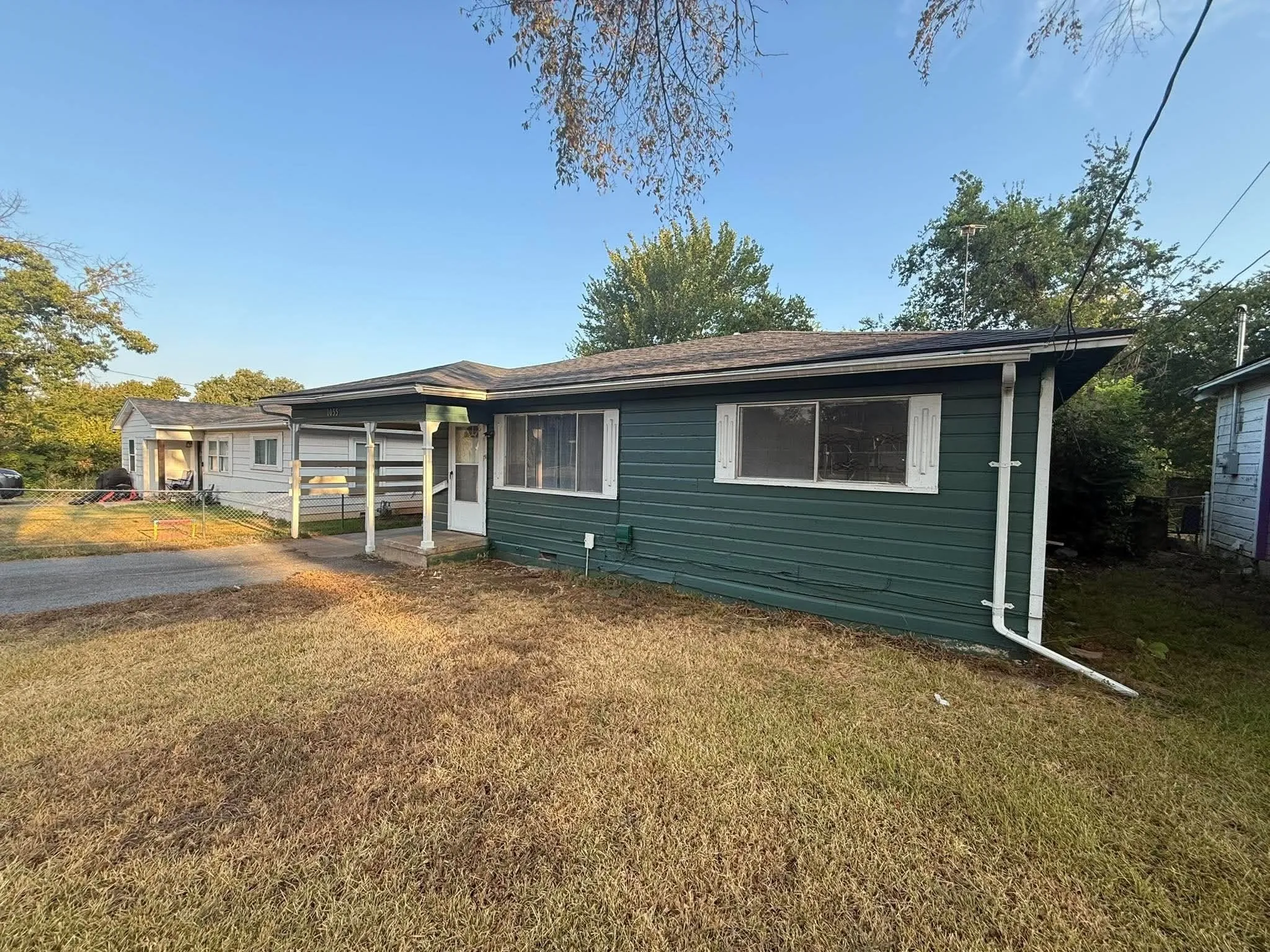 Single Family Residence For Sale in Grayson County , 1055 W Star Street, Denison, Texas 75020, 2 Bedroom, 1 Bathroom, Garage spaces, 840 Sqft, built in 1960, mls#21388976, Real Estate Agent in Denison, Homes For Sale in Grayson county, Homes For Sale in Denison, Realtor in Denison Texas, Real Estate Brokerage Independent Realty Texas, Luminita Cordes Realtor