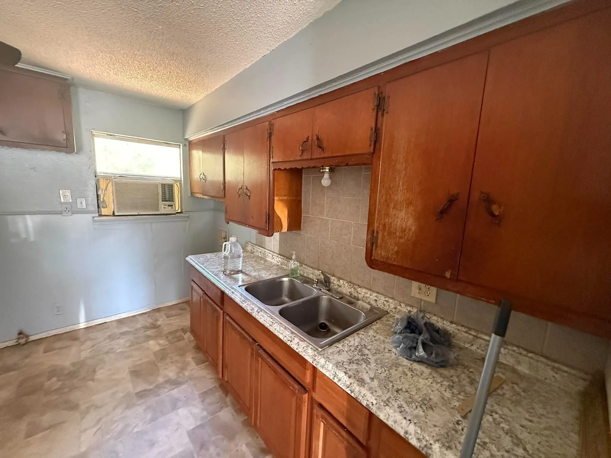 Single Family Residence For Sale in Grayson County , 1055 W Star Street, Denison, Texas 75020, 2 Bedroom, 1 Bathroom, Garage spaces, 840 Sqft, built in 1960, mls#21388976, Real Estate Agent in Denison, Homes For Sale in Grayson county, Homes For Sale in Denison, Realtor in Denison Texas, Real Estate Brokerage Independent Realty Texas, Luminita Cordes Realtor