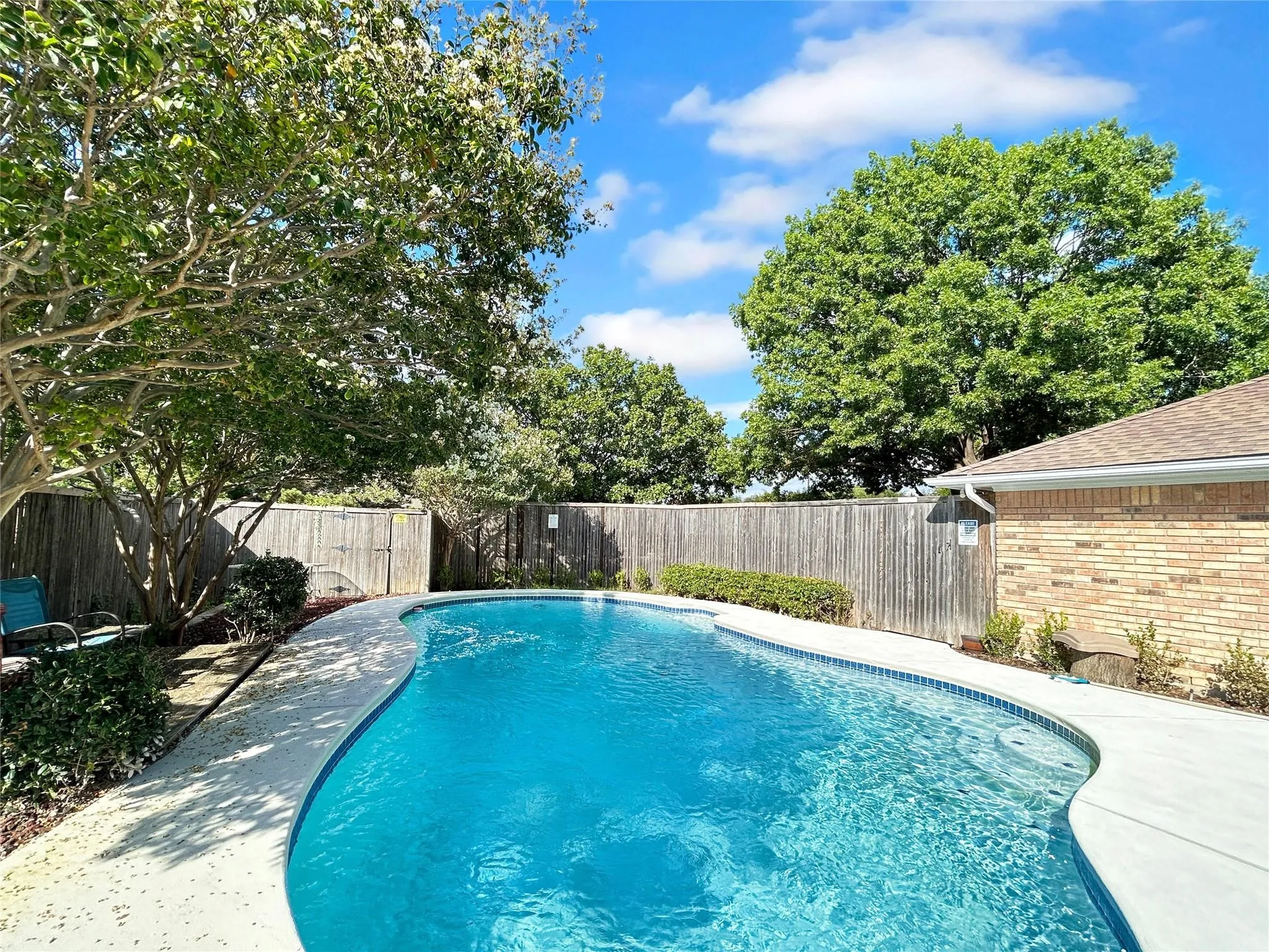 Single Family Residence For Rent in Denton County , 2409 Glen Morris Road, Carrollton, Texas 75007, 3 Bedroom, 3 Bathroom, 2 Garage spaces, 2,195 Sqft, built in 1983, mls#21388579, Real Estate Agent in Carrollton, Homes For Rent in Denton county, Homes For Rent in Carrollton, Realtor in Carrollton Texas, Real Estate Brokerage Independent Realty Texas, Luminita Cordes Realtor