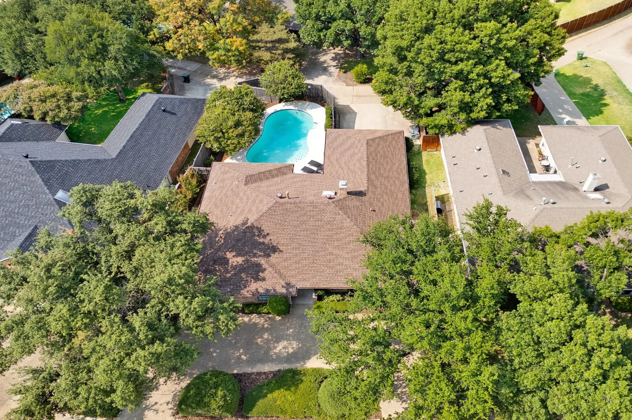 Single Family Residence For Rent in Denton County , 2409 Glen Morris Road, Carrollton, Texas 75007, 3 Bedroom, 3 Bathroom, 2 Garage spaces, 2,195 Sqft, built in 1983, mls#21388579, Real Estate Agent in Carrollton, Homes For Rent in Denton county, Homes For Rent in Carrollton, Realtor in Carrollton Texas, Real Estate Brokerage Independent Realty Texas, Luminita Cordes Realtor