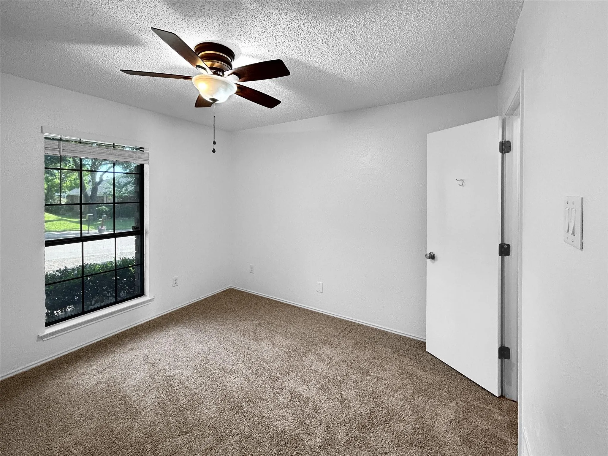 Single Family Residence For Rent in Denton County , 2409 Glen Morris Road, Carrollton, Texas 75007, 3 Bedroom, 3 Bathroom, 2 Garage spaces, 2,195 Sqft, built in 1983, mls#21388579, Real Estate Agent in Carrollton, Homes For Rent in Denton county, Homes For Rent in Carrollton, Realtor in Carrollton Texas, Real Estate Brokerage Independent Realty Texas, Luminita Cordes Realtor
