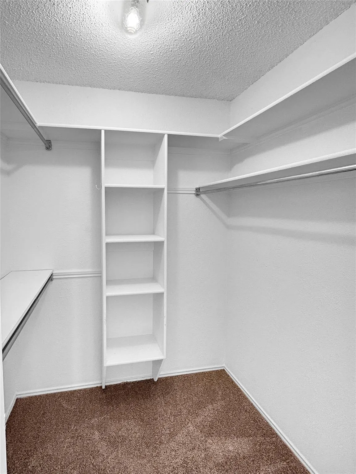 Single Family Residence For Rent in Denton County , 2409 Glen Morris Road, Carrollton, Texas 75007, 3 Bedroom, 3 Bathroom, 2 Garage spaces, 2,195 Sqft, built in 1983, mls#21388579, Real Estate Agent in Carrollton, Homes For Rent in Denton county, Homes For Rent in Carrollton, Realtor in Carrollton Texas, Real Estate Brokerage Independent Realty Texas, Luminita Cordes Realtor