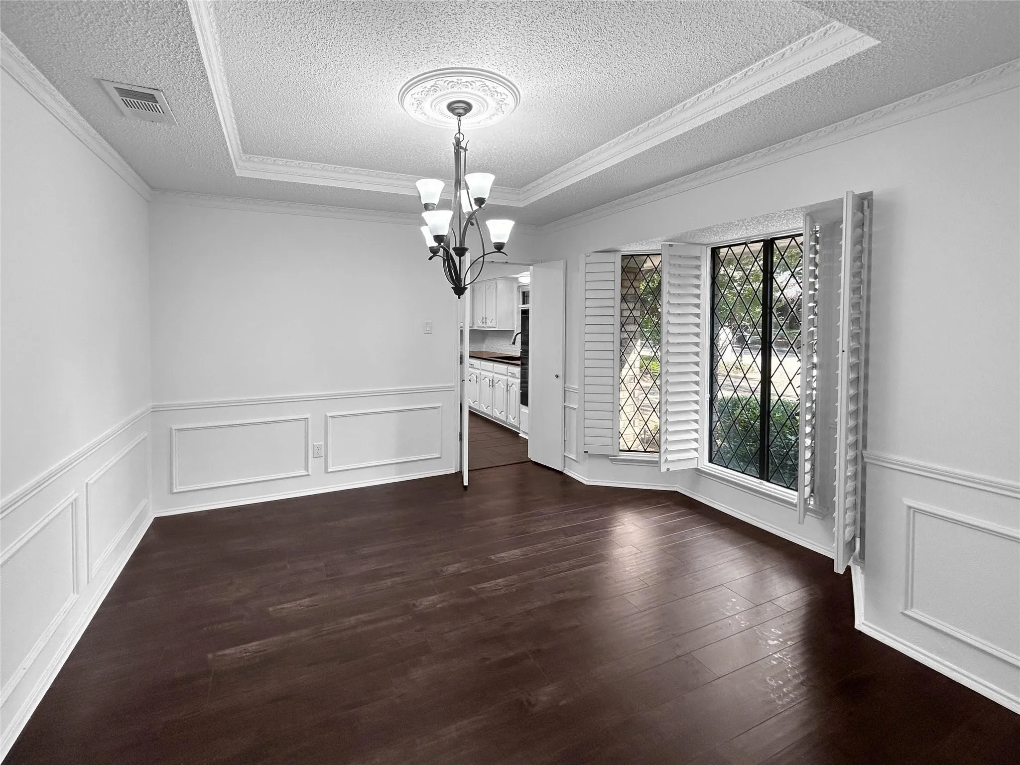 Single Family Residence For Rent in Denton County , 2409 Glen Morris Road, Carrollton, Texas 75007, 3 Bedroom, 3 Bathroom, 2 Garage spaces, 2,195 Sqft, built in 1983, mls#21388579, Real Estate Agent in Carrollton, Homes For Rent in Denton county, Homes For Rent in Carrollton, Realtor in Carrollton Texas, Real Estate Brokerage Independent Realty Texas, Luminita Cordes Realtor