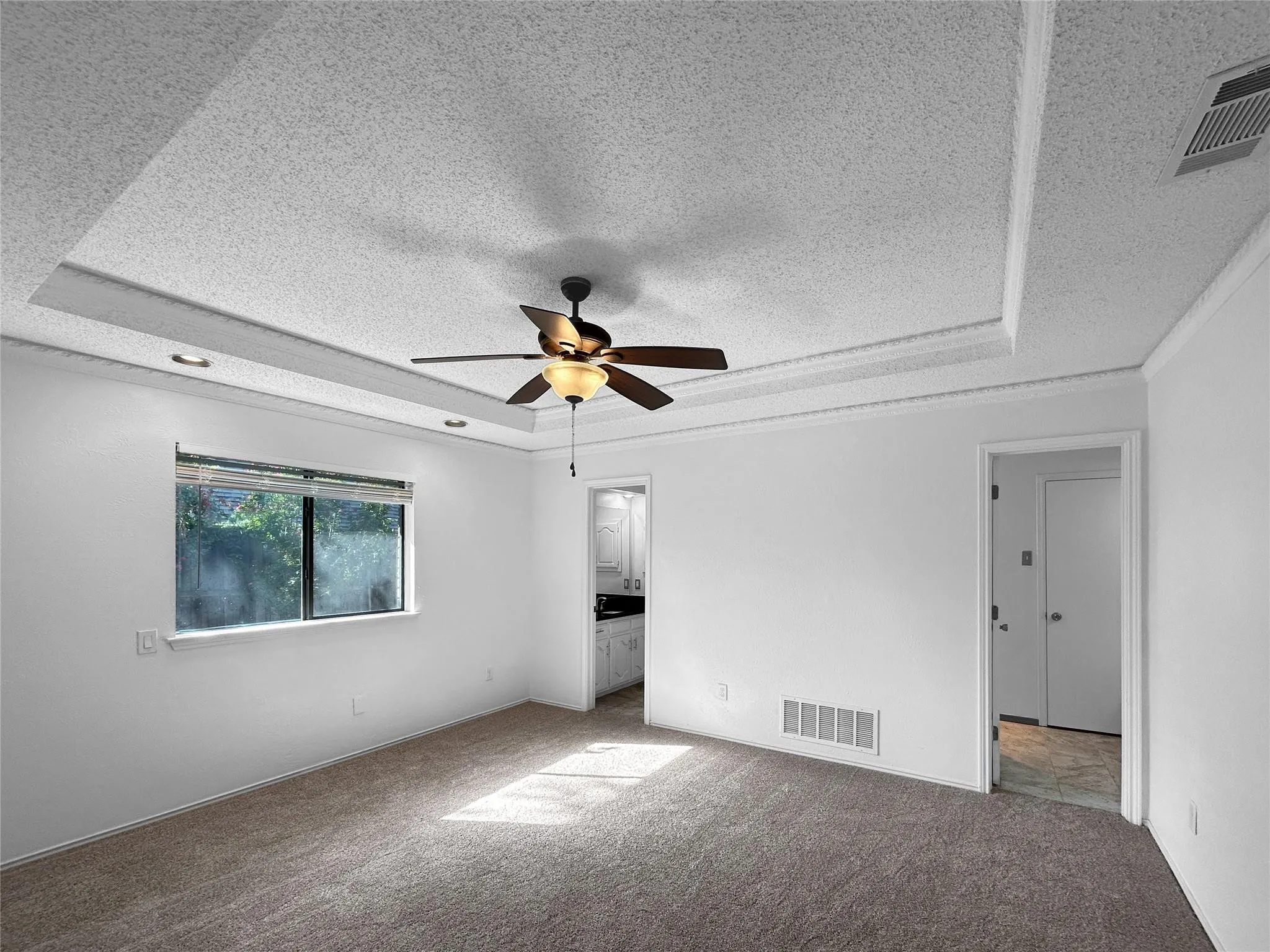 Single Family Residence For Rent in Denton County , 2409 Glen Morris Road, Carrollton, Texas 75007, 3 Bedroom, 3 Bathroom, 2 Garage spaces, 2,195 Sqft, built in 1983, mls#21388579, Real Estate Agent in Carrollton, Homes For Rent in Denton county, Homes For Rent in Carrollton, Realtor in Carrollton Texas, Real Estate Brokerage Independent Realty Texas, Luminita Cordes Realtor