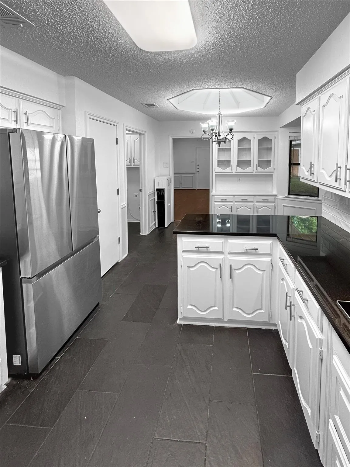 Single Family Residence For Rent in Denton County , 2409 Glen Morris Road, Carrollton, Texas 75007, 3 Bedroom, 3 Bathroom, 2 Garage spaces, 2,195 Sqft, built in 1983, mls#21388579, Real Estate Agent in Carrollton, Homes For Rent in Denton county, Homes For Rent in Carrollton, Realtor in Carrollton Texas, Real Estate Brokerage Independent Realty Texas, Luminita Cordes Realtor