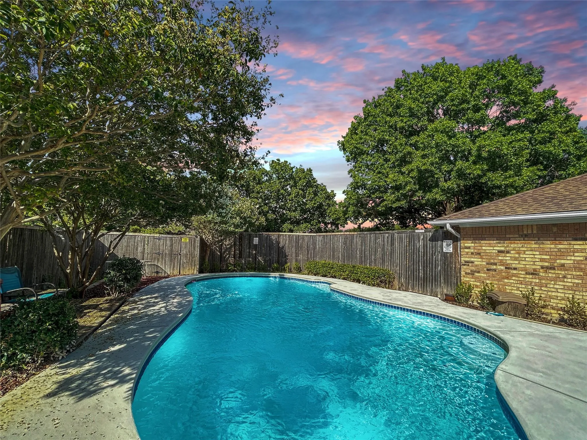 Single Family Residence For Rent in Denton County , 2409 Glen Morris Road, Carrollton, Texas 75007, 3 Bedroom, 3 Bathroom, 2 Garage spaces, 2,195 Sqft, built in 1983, mls#21388579, Real Estate Agent in Carrollton, Homes For Rent in Denton county, Homes For Rent in Carrollton, Realtor in Carrollton Texas, Real Estate Brokerage Independent Realty Texas, Luminita Cordes Realtor