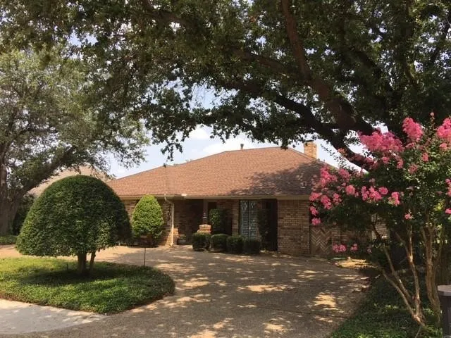 Single Family Residence For Rent in Denton County , 2409 Glen Morris Road, Carrollton, Texas 75007, 3 Bedroom, 3 Bathroom, 2 Garage spaces, 2,195 Sqft, built in 1983, mls#21388579, Real Estate Agent in Carrollton, Homes For Rent in Denton county, Homes For Rent in Carrollton, Realtor in Carrollton Texas, Real Estate Brokerage Independent Realty Texas, Luminita Cordes Realtor