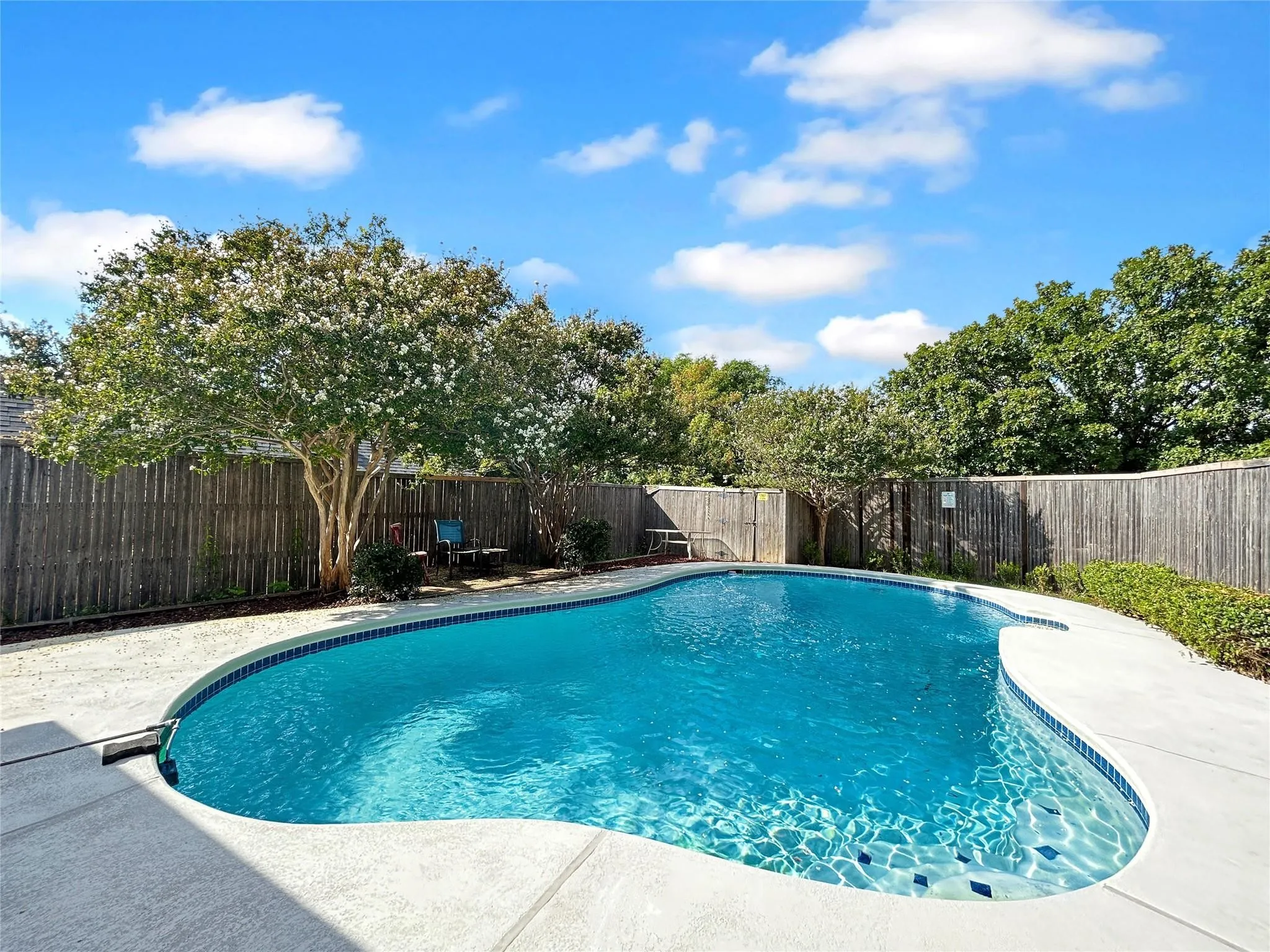 Single Family Residence For Rent in Denton County , 2409 Glen Morris Road, Carrollton, Texas 75007, 3 Bedroom, 3 Bathroom, 2 Garage spaces, 2,195 Sqft, built in 1983, mls#21388579, Real Estate Agent in Carrollton, Homes For Rent in Denton county, Homes For Rent in Carrollton, Realtor in Carrollton Texas, Real Estate Brokerage Independent Realty Texas, Luminita Cordes Realtor