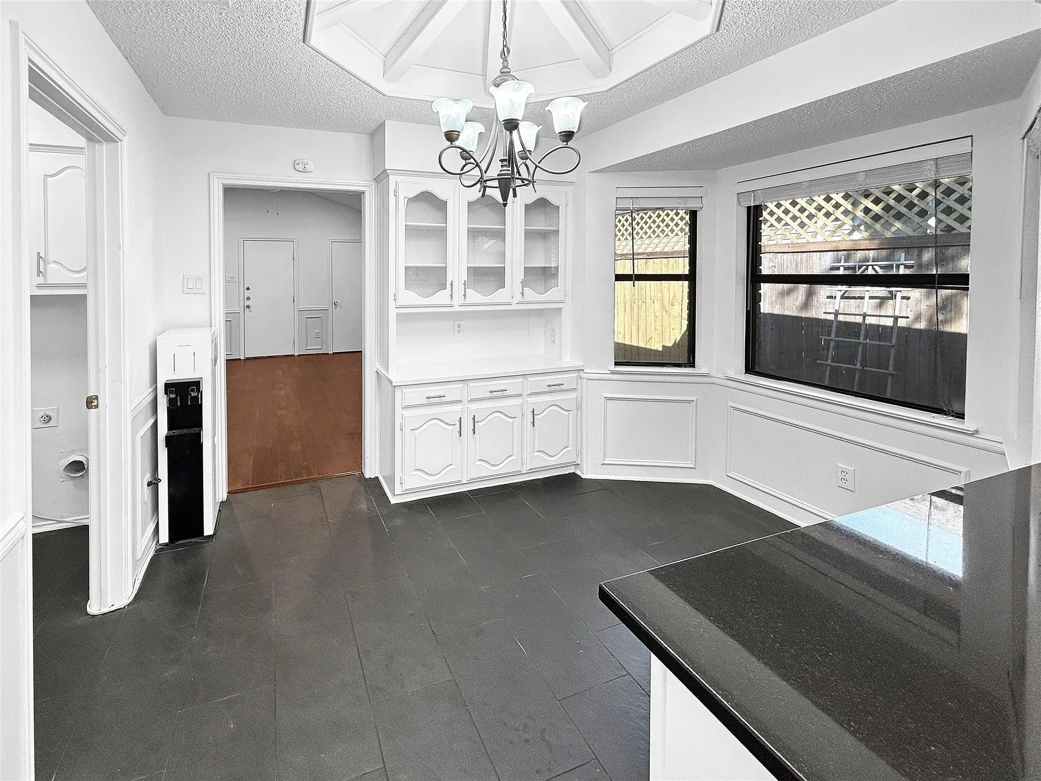Single Family Residence For Rent in Denton County , 2409 Glen Morris Road, Carrollton, Texas 75007, 3 Bedroom, 3 Bathroom, 2 Garage spaces, 2,195 Sqft, built in 1983, mls#21388579, Real Estate Agent in Carrollton, Homes For Rent in Denton county, Homes For Rent in Carrollton, Realtor in Carrollton Texas, Real Estate Brokerage Independent Realty Texas, Luminita Cordes Realtor