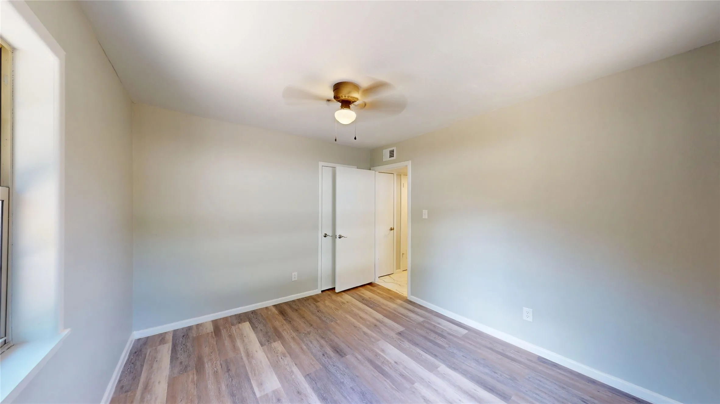 Single Family Residence For Sale in Johnson County , 1105 S Ridgeway Drive, Cleburne, Texas 76033, 5 Bedroom, 2 Bathroom, 1 Garage spaces, 1,852 Sqft, built in 1969, mls#21388793, Real Estate Agent in Cleburne, Homes For Sale in Johnson county, Homes For Sale in Cleburne, Realtor in Cleburne Texas, Real Estate Brokerage Independent Realty Texas, Luminita Cordes Realtor
