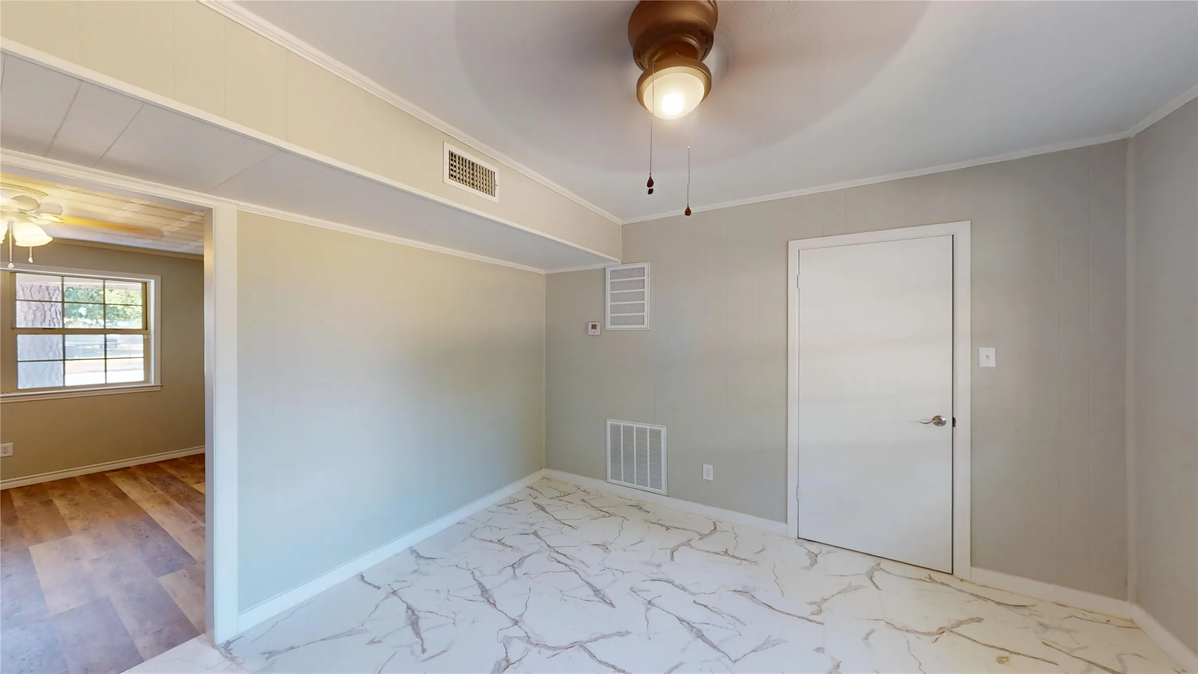 Single Family Residence For Sale in Johnson County , 1105 S Ridgeway Drive, Cleburne, Texas 76033, 5 Bedroom, 2 Bathroom, 1 Garage spaces, 1,852 Sqft, built in 1969, mls#21388793, Real Estate Agent in Cleburne, Homes For Sale in Johnson county, Homes For Sale in Cleburne, Realtor in Cleburne Texas, Real Estate Brokerage Independent Realty Texas, Luminita Cordes Realtor