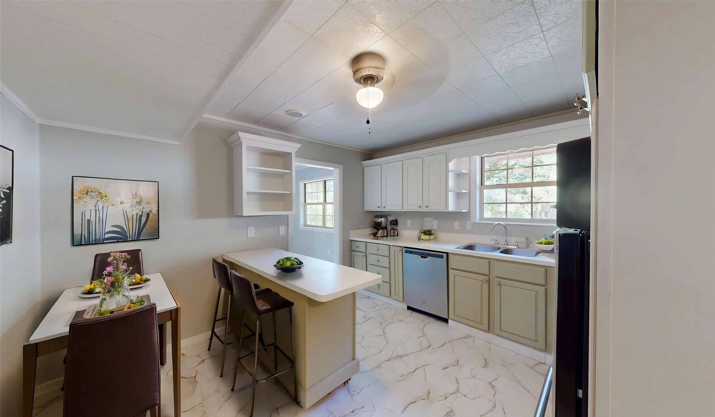 Single Family Residence For Sale in Johnson County , 1105 S Ridgeway Drive, Cleburne, Texas 76033, 5 Bedroom, 2 Bathroom, 1 Garage spaces, 1,852 Sqft, built in 1969, mls#21388793, Real Estate Agent in Cleburne, Homes For Sale in Johnson county, Homes For Sale in Cleburne, Realtor in Cleburne Texas, Real Estate Brokerage Independent Realty Texas, Luminita Cordes Realtor