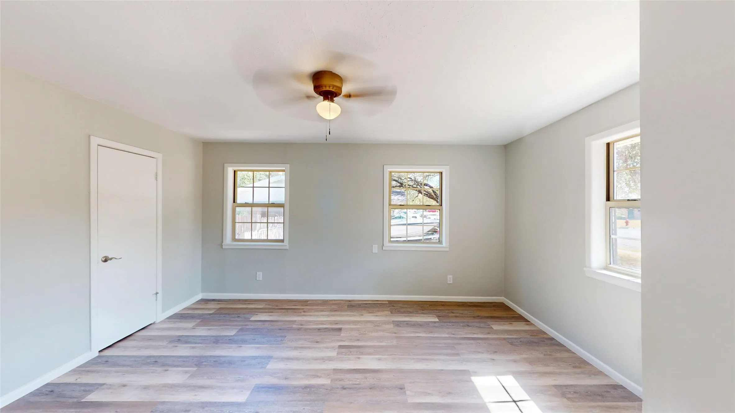 Single Family Residence For Sale in Johnson County , 1105 S Ridgeway Drive, Cleburne, Texas 76033, 5 Bedroom, 2 Bathroom, 1 Garage spaces, 1,852 Sqft, built in 1969, mls#21388793, Real Estate Agent in Cleburne, Homes For Sale in Johnson county, Homes For Sale in Cleburne, Realtor in Cleburne Texas, Real Estate Brokerage Independent Realty Texas, Luminita Cordes Realtor