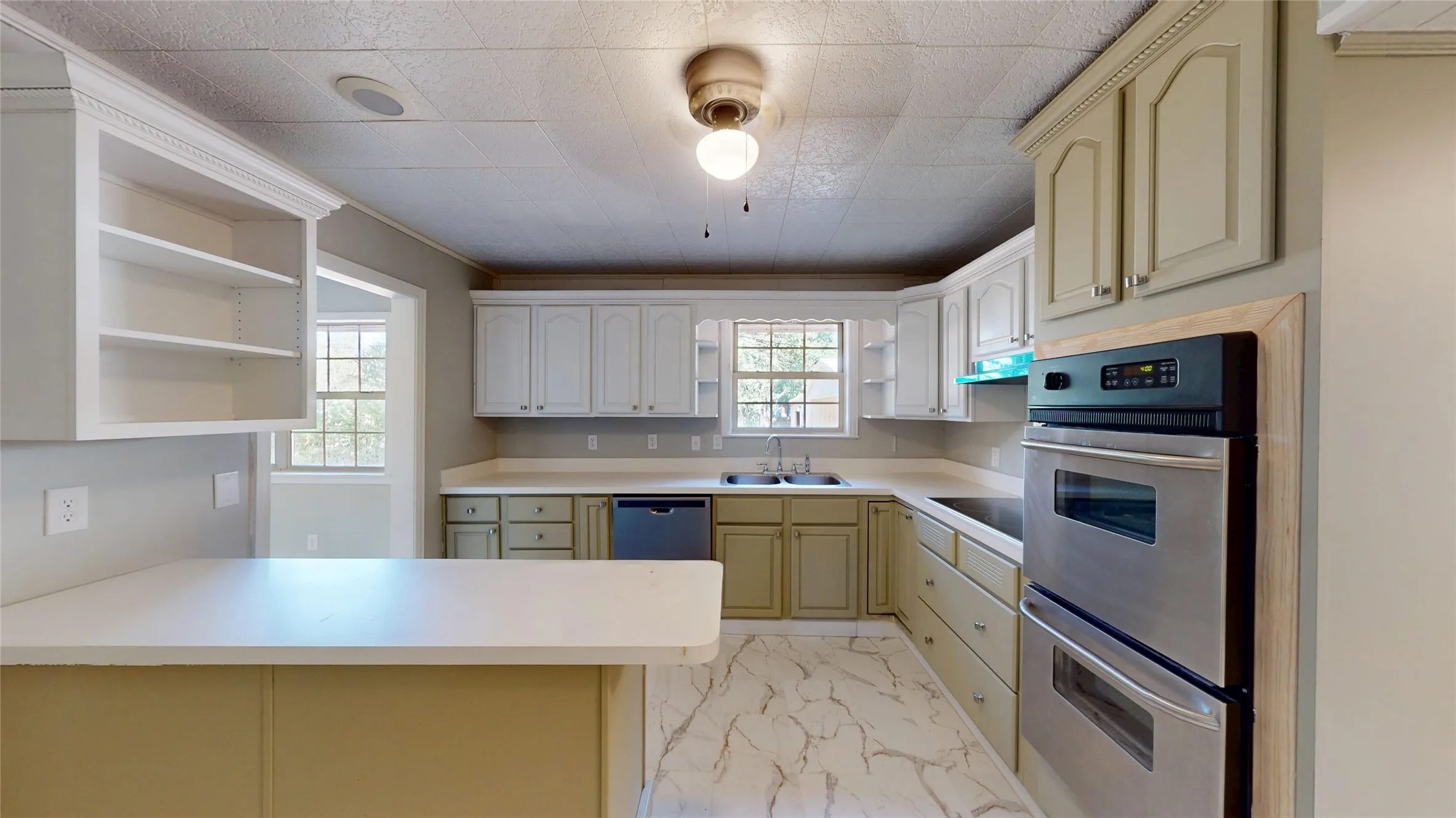 Single Family Residence For Sale in Johnson County , 1105 S Ridgeway Drive, Cleburne, Texas 76033, 5 Bedroom, 2 Bathroom, 1 Garage spaces, 1,852 Sqft, built in 1969, mls#21388793, Real Estate Agent in Cleburne, Homes For Sale in Johnson county, Homes For Sale in Cleburne, Realtor in Cleburne Texas, Real Estate Brokerage Independent Realty Texas, Luminita Cordes Realtor