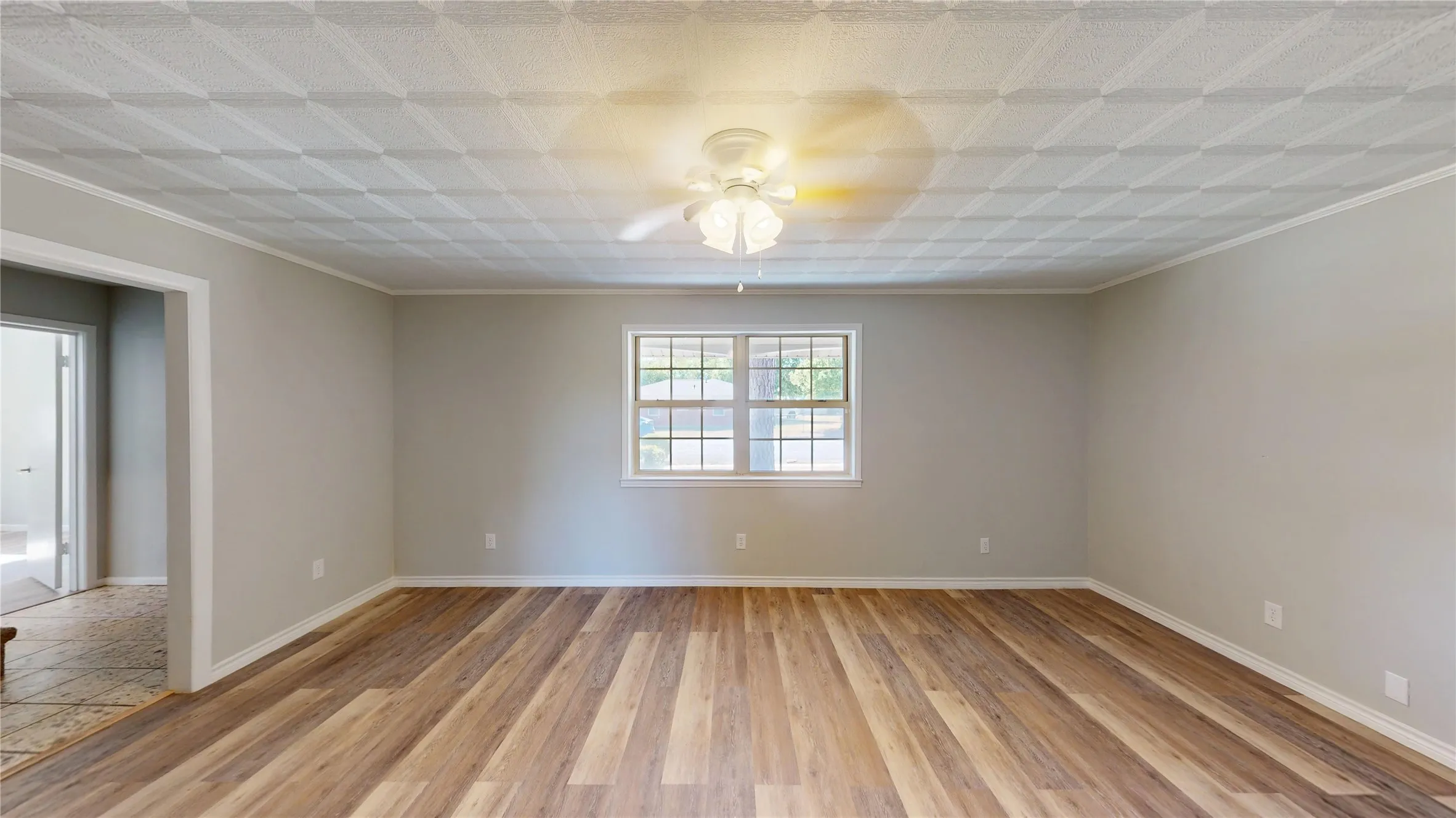 Single Family Residence For Sale in Johnson County , 1105 S Ridgeway Drive, Cleburne, Texas 76033, 5 Bedroom, 2 Bathroom, 1 Garage spaces, 1,852 Sqft, built in 1969, mls#21388793, Real Estate Agent in Cleburne, Homes For Sale in Johnson county, Homes For Sale in Cleburne, Realtor in Cleburne Texas, Real Estate Brokerage Independent Realty Texas, Luminita Cordes Realtor