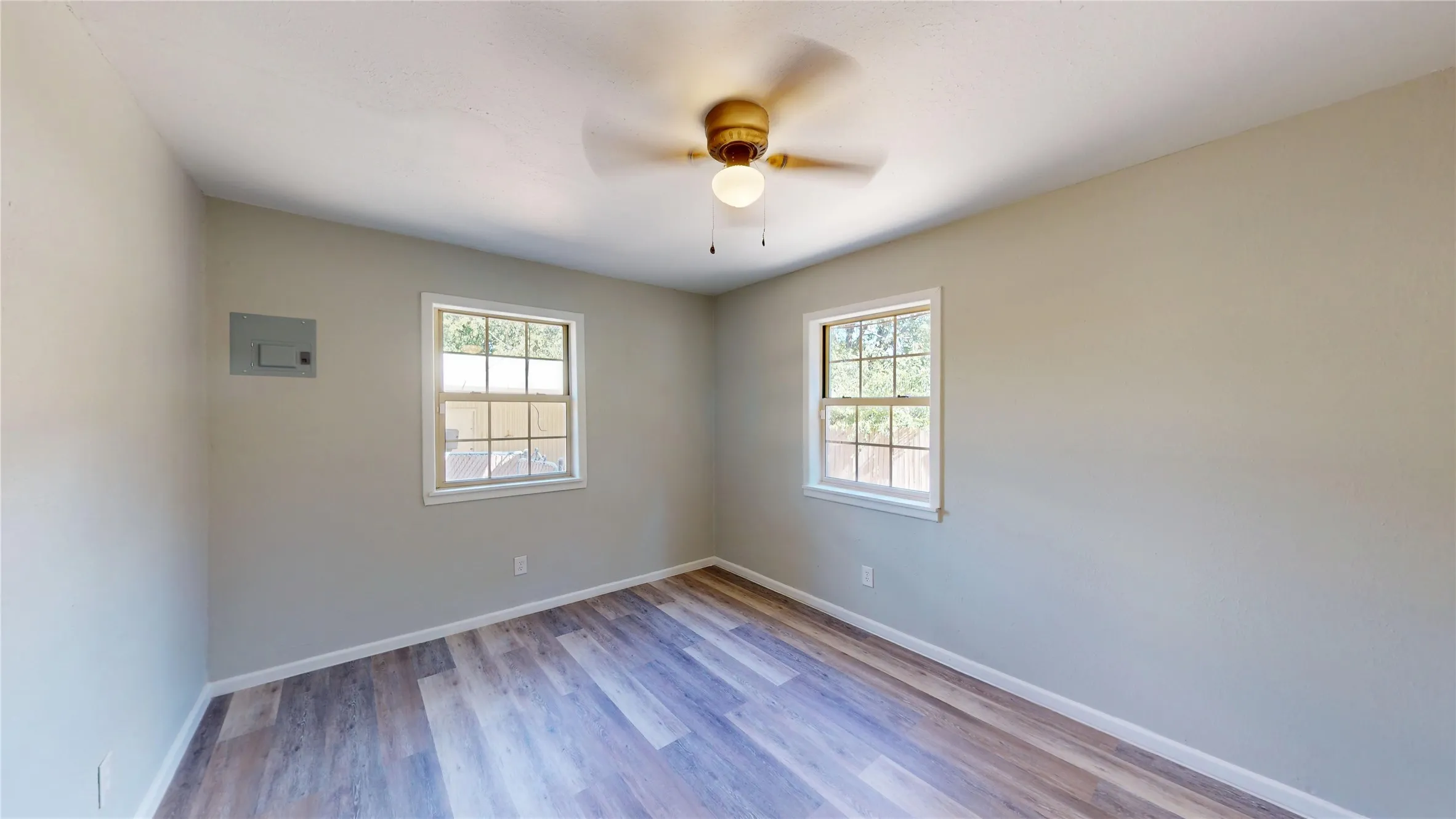 Single Family Residence For Sale in Johnson County , 1105 S Ridgeway Drive, Cleburne, Texas 76033, 5 Bedroom, 2 Bathroom, 1 Garage spaces, 1,852 Sqft, built in 1969, mls#21388793, Real Estate Agent in Cleburne, Homes For Sale in Johnson county, Homes For Sale in Cleburne, Realtor in Cleburne Texas, Real Estate Brokerage Independent Realty Texas, Luminita Cordes Realtor