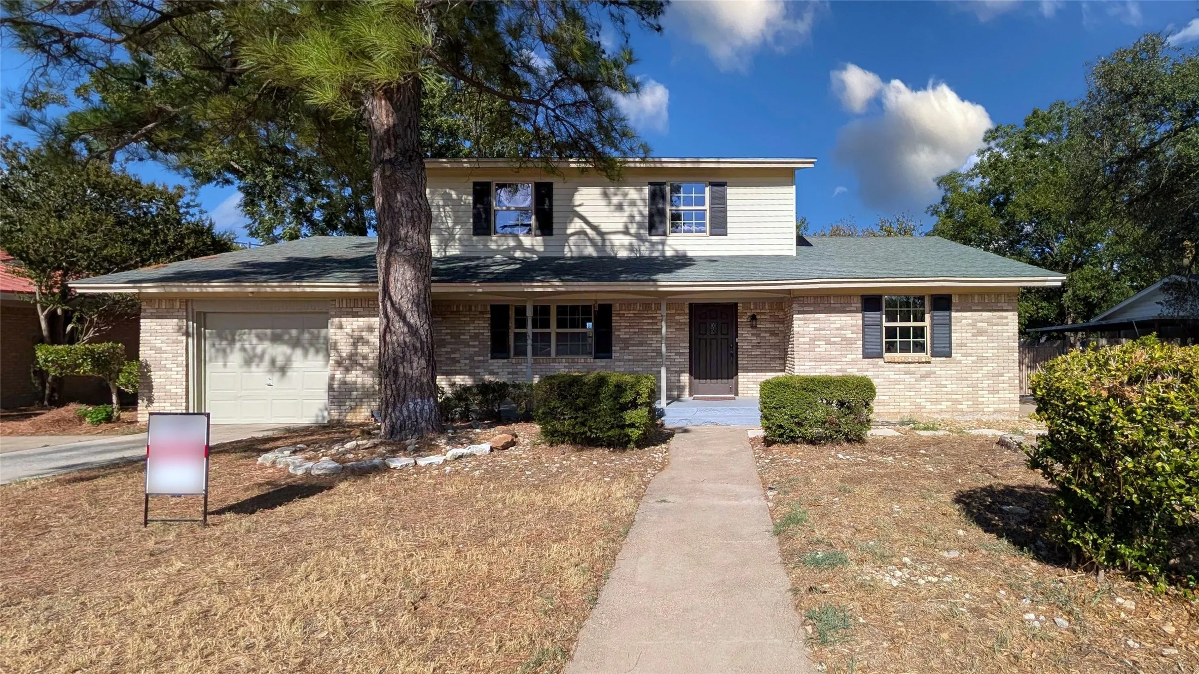 Single Family Residence For Sale in Johnson County , 1105 S Ridgeway Drive, Cleburne, Texas 76033, 5 Bedroom, 2 Bathroom, 1 Garage spaces, 1,852 Sqft, built in 1969, mls#21388793, Real Estate Agent in Cleburne, Homes For Sale in Johnson county, Homes For Sale in Cleburne, Realtor in Cleburne Texas, Real Estate Brokerage Independent Realty Texas, Luminita Cordes Realtor