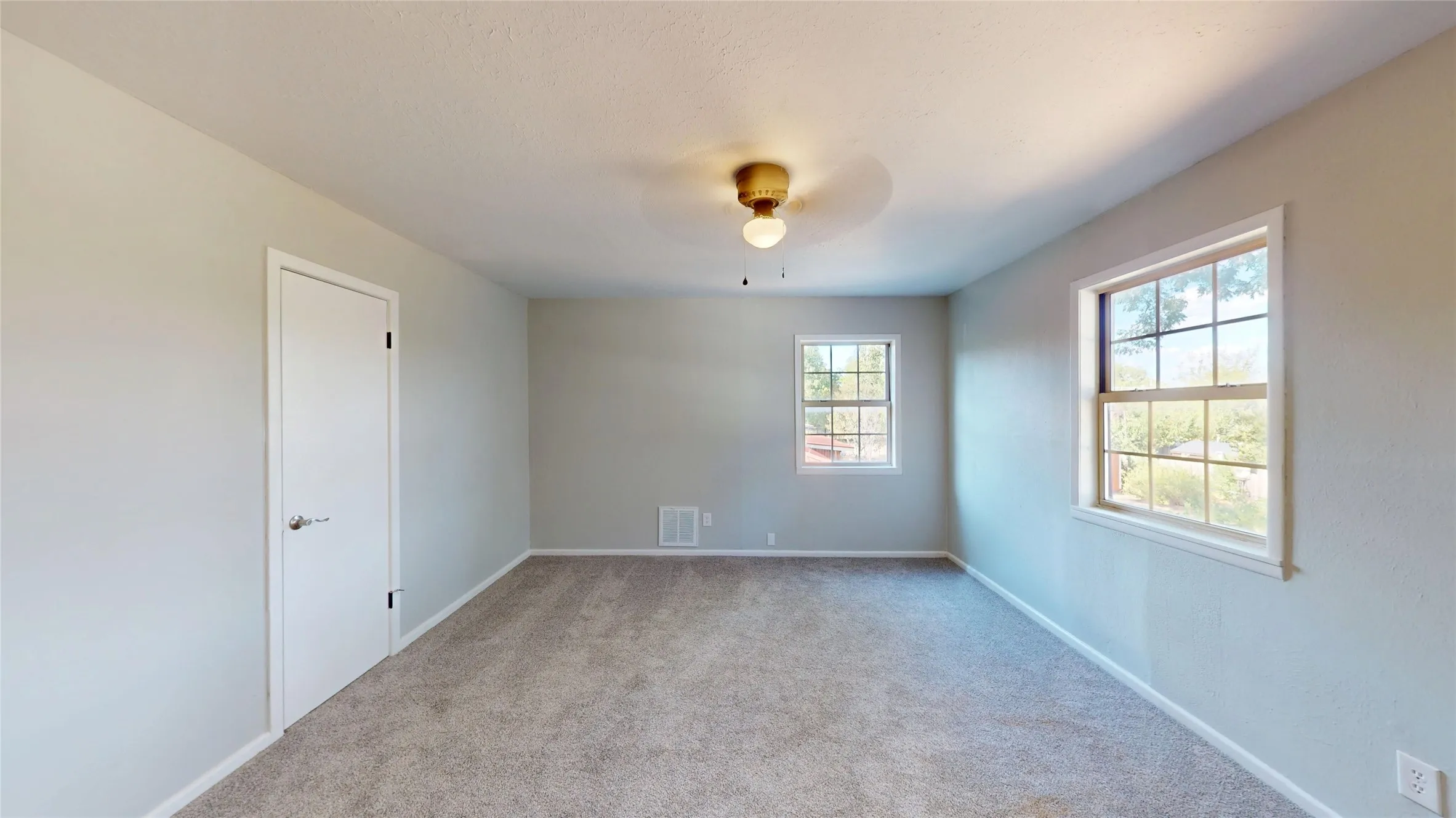 Single Family Residence For Sale in Johnson County , 1105 S Ridgeway Drive, Cleburne, Texas 76033, 5 Bedroom, 2 Bathroom, 1 Garage spaces, 1,852 Sqft, built in 1969, mls#21388793, Real Estate Agent in Cleburne, Homes For Sale in Johnson county, Homes For Sale in Cleburne, Realtor in Cleburne Texas, Real Estate Brokerage Independent Realty Texas, Luminita Cordes Realtor