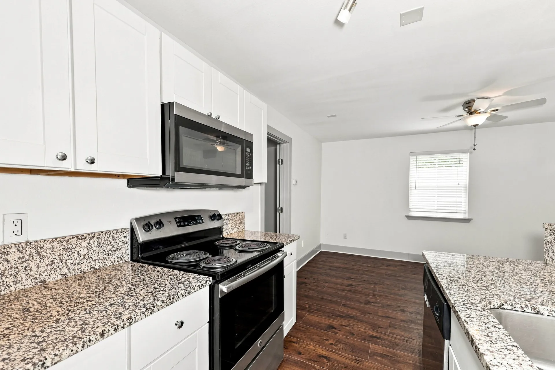 Condominium For Sale in Dallas County , 4633 Fairmount Street 104, Dallas, Texas 75219, 2 Bedroom, 2 Bathroom, Garage spaces, 773 Sqft, built in 1974, mls#21388986, Real Estate Agent in Dallas, Homes For Sale in Dallas county, Homes For Sale in Dallas, Realtor in Dallas Texas, Real Estate Brokerage Independent Realty Texas, Luminita Cordes Realtor