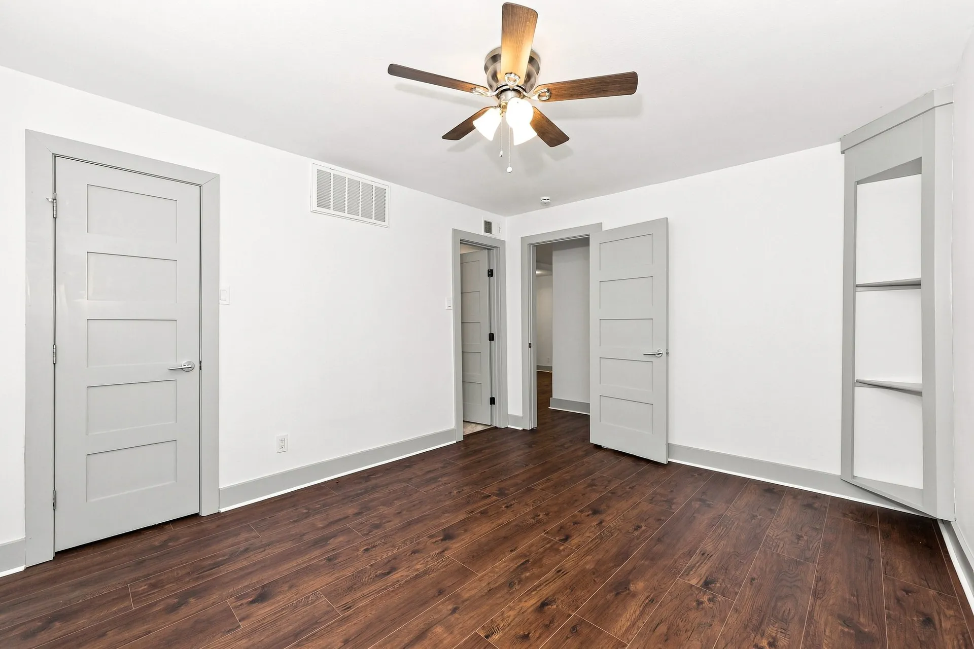 Condominium For Sale in Dallas County , 4633 Fairmount Street 104, Dallas, Texas 75219, 2 Bedroom, 2 Bathroom, Garage spaces, 773 Sqft, built in 1974, mls#21388986, Real Estate Agent in Dallas, Homes For Sale in Dallas county, Homes For Sale in Dallas, Realtor in Dallas Texas, Real Estate Brokerage Independent Realty Texas, Luminita Cordes Realtor