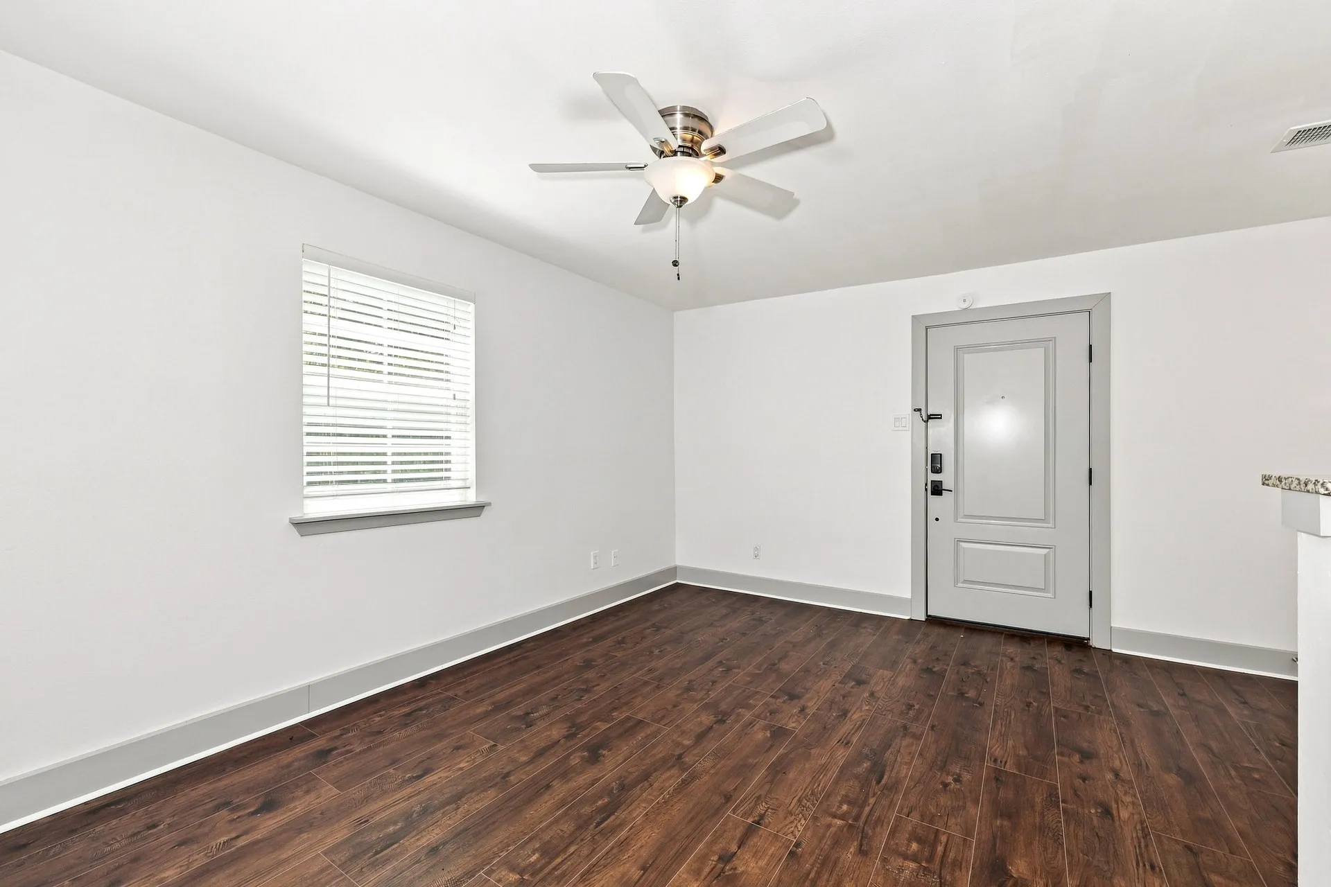 Condominium For Sale in Dallas County , 4633 Fairmount Street 104, Dallas, Texas 75219, 2 Bedroom, 2 Bathroom, Garage spaces, 773 Sqft, built in 1974, mls#21388986, Real Estate Agent in Dallas, Homes For Sale in Dallas county, Homes For Sale in Dallas, Realtor in Dallas Texas, Real Estate Brokerage Independent Realty Texas, Luminita Cordes Realtor