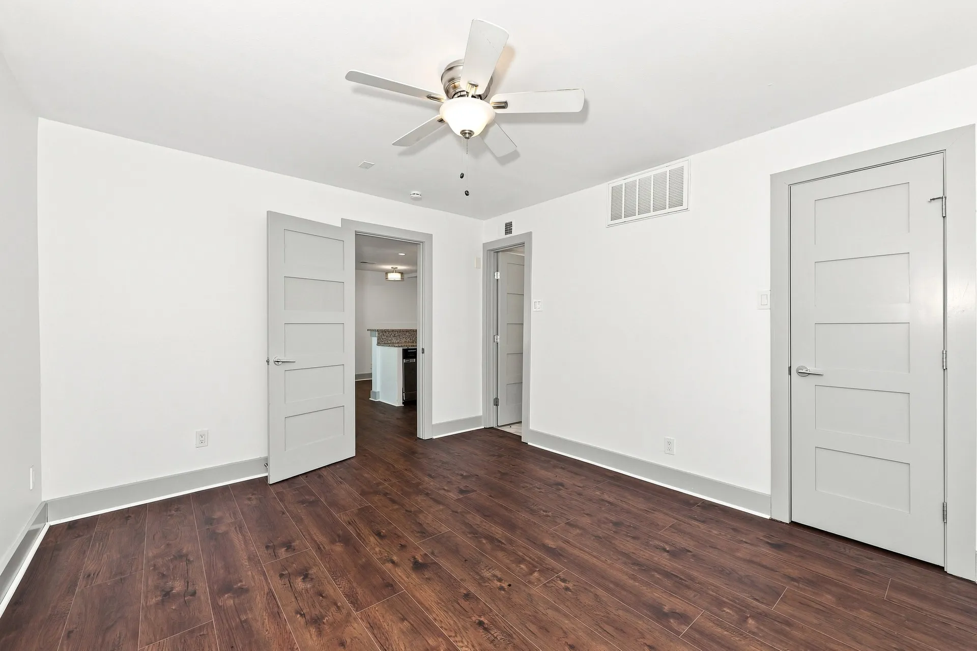 Condominium For Sale in Dallas County , 4633 Fairmount Street 104, Dallas, Texas 75219, 2 Bedroom, 2 Bathroom, Garage spaces, 773 Sqft, built in 1974, mls#21388986, Real Estate Agent in Dallas, Homes For Sale in Dallas county, Homes For Sale in Dallas, Realtor in Dallas Texas, Real Estate Brokerage Independent Realty Texas, Luminita Cordes Realtor
