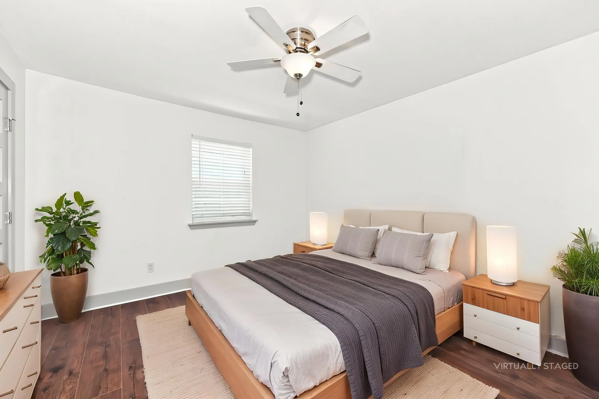 Condominium For Sale in Dallas County , 4633 Fairmount Street 104, Dallas, Texas 75219, 2 Bedroom, 2 Bathroom, Garage spaces, 773 Sqft, built in 1974, mls#21388986, Real Estate Agent in Dallas, Homes For Sale in Dallas county, Homes For Sale in Dallas, Realtor in Dallas Texas, Real Estate Brokerage Independent Realty Texas, Luminita Cordes Realtor