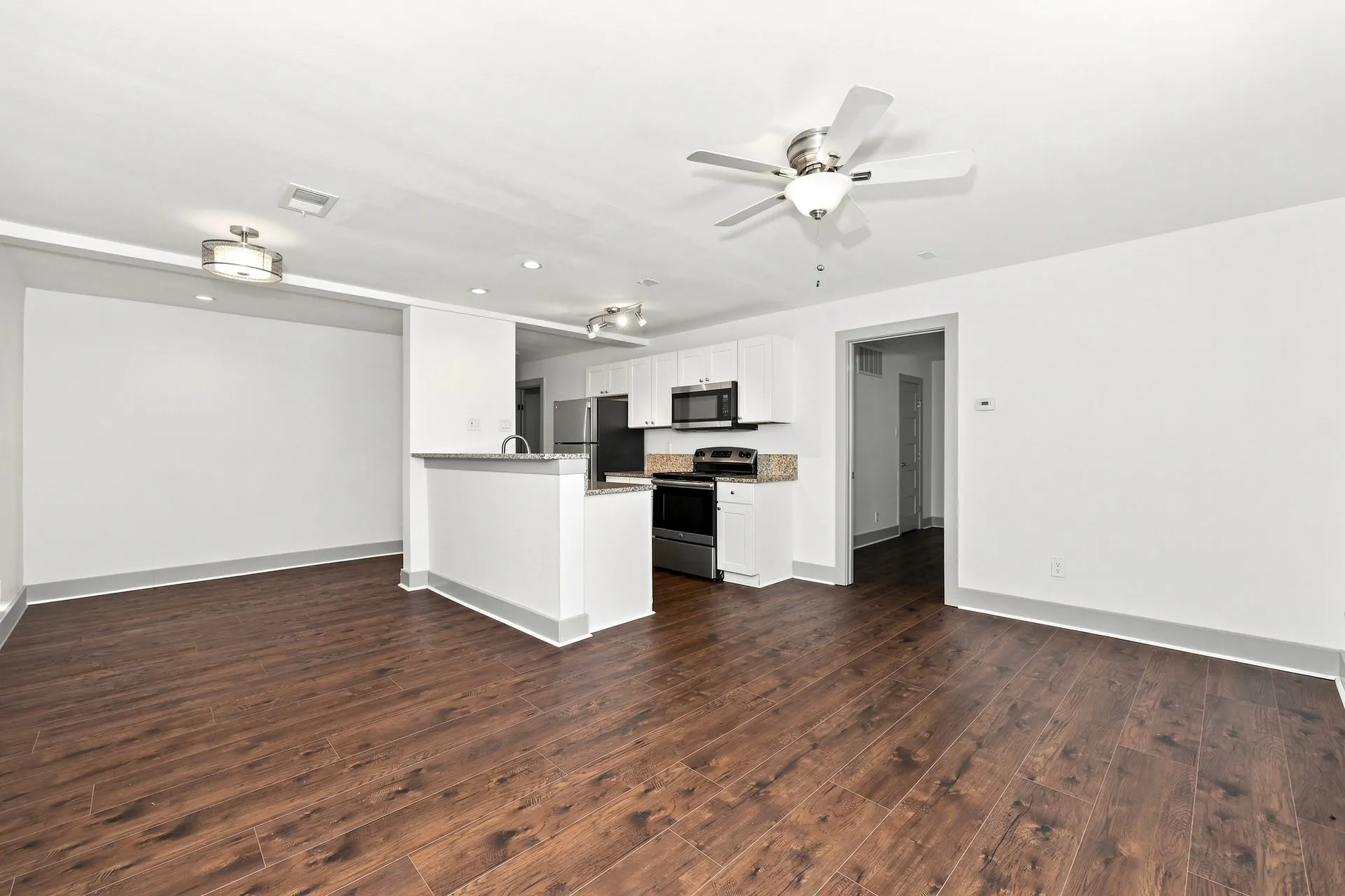 Condominium For Sale in Dallas County , 4633 Fairmount Street 104, Dallas, Texas 75219, 2 Bedroom, 2 Bathroom, Garage spaces, 773 Sqft, built in 1974, mls#21388986, Real Estate Agent in Dallas, Homes For Sale in Dallas county, Homes For Sale in Dallas, Realtor in Dallas Texas, Real Estate Brokerage Independent Realty Texas, Luminita Cordes Realtor