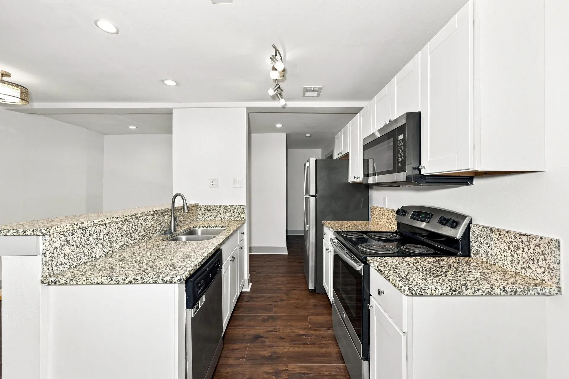 Condominium For Sale in Dallas County , 4633 Fairmount Street 104, Dallas, Texas 75219, 2 Bedroom, 2 Bathroom, Garage spaces, 773 Sqft, built in 1974, mls#21388986, Real Estate Agent in Dallas, Homes For Sale in Dallas county, Homes For Sale in Dallas, Realtor in Dallas Texas, Real Estate Brokerage Independent Realty Texas, Luminita Cordes Realtor