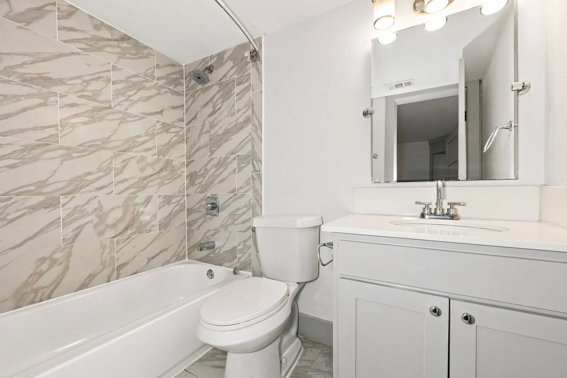 Condominium For Sale in Dallas County , 4633 Fairmount Street 104, Dallas, Texas 75219, 2 Bedroom, 2 Bathroom, Garage spaces, 773 Sqft, built in 1974, mls#21388986, Real Estate Agent in Dallas, Homes For Sale in Dallas county, Homes For Sale in Dallas, Realtor in Dallas Texas, Real Estate Brokerage Independent Realty Texas, Luminita Cordes Realtor