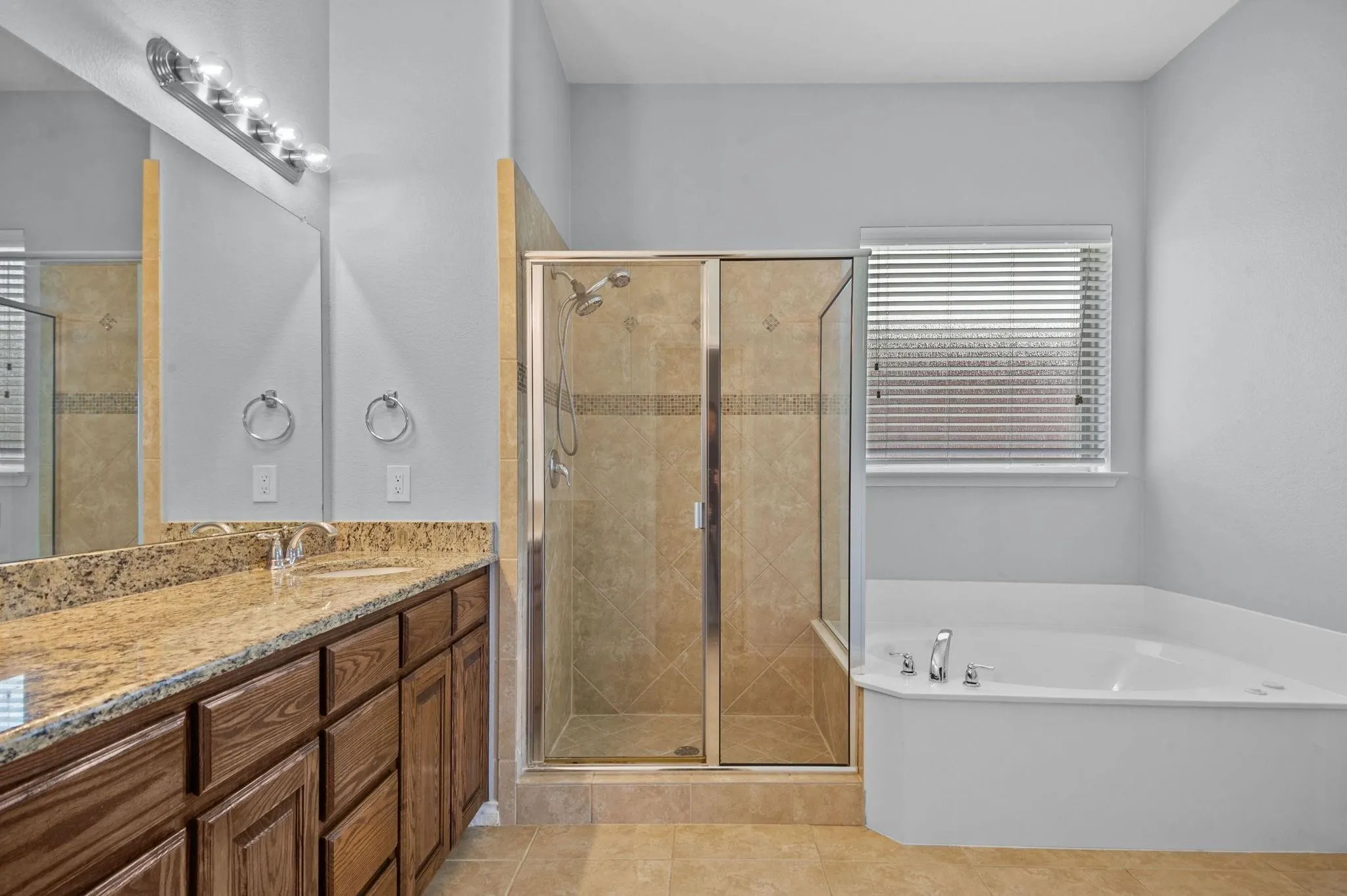 Single Family Residence For Rent in Collin County , 913 Lampassas Trail, Mc Kinney, Texas 75072, 4 Bedroom, 4 Bathroom, 2 Garage spaces, 2,749 Sqft, built in 2012, mls#21385743, Real Estate Agent in Mc Kinney, Homes For Rent in Collin county, Homes For Rent in Mc Kinney, Realtor in Mc Kinney Texas, Real Estate Brokerage Independent Realty Texas, Luminita Cordes Realtor