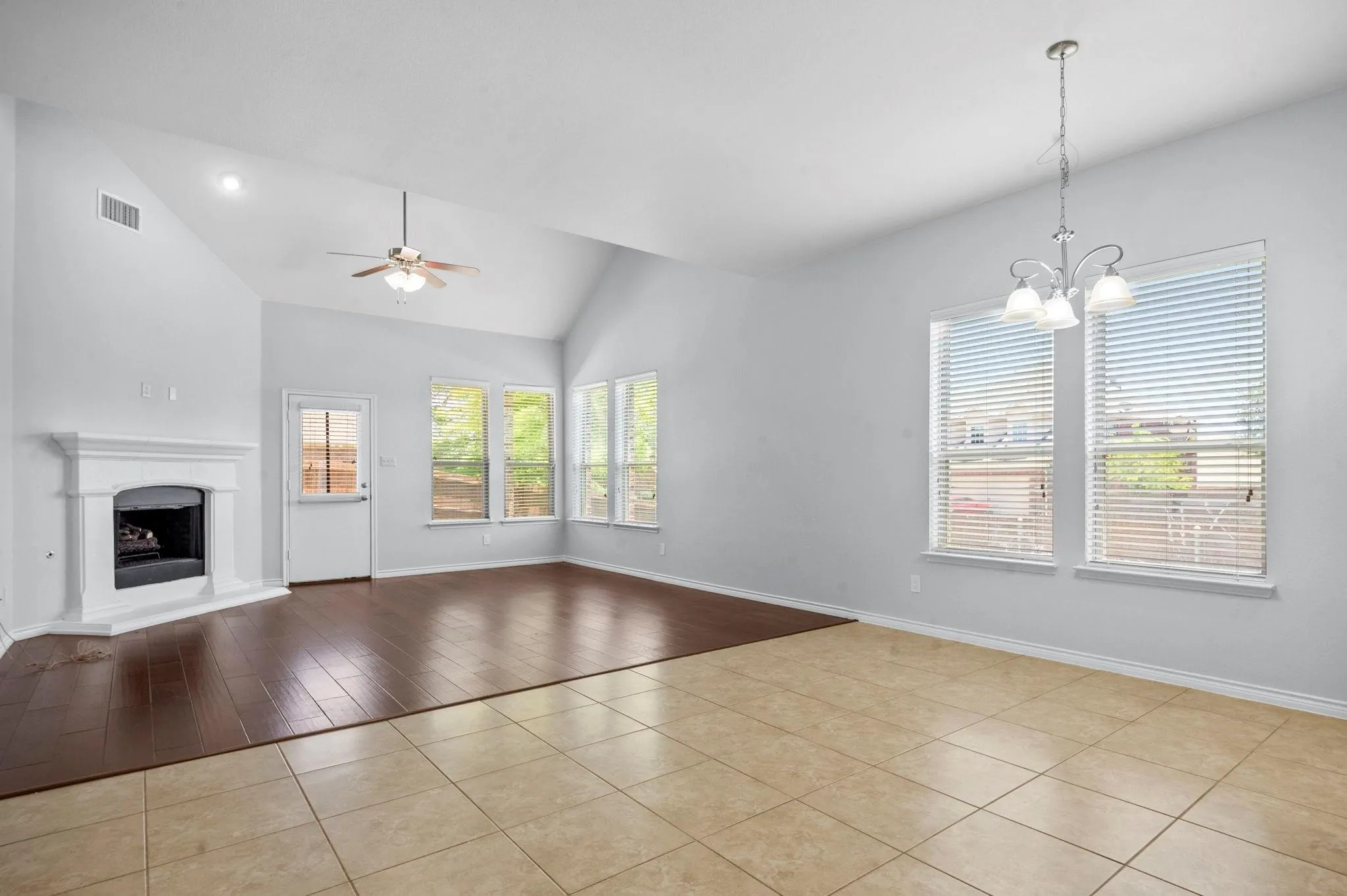 Single Family Residence For Rent in Collin County , 913 Lampassas Trail, Mc Kinney, Texas 75072, 4 Bedroom, 4 Bathroom, 2 Garage spaces, 2,749 Sqft, built in 2012, mls#21385743, Real Estate Agent in Mc Kinney, Homes For Rent in Collin county, Homes For Rent in Mc Kinney, Realtor in Mc Kinney Texas, Real Estate Brokerage Independent Realty Texas, Luminita Cordes Realtor