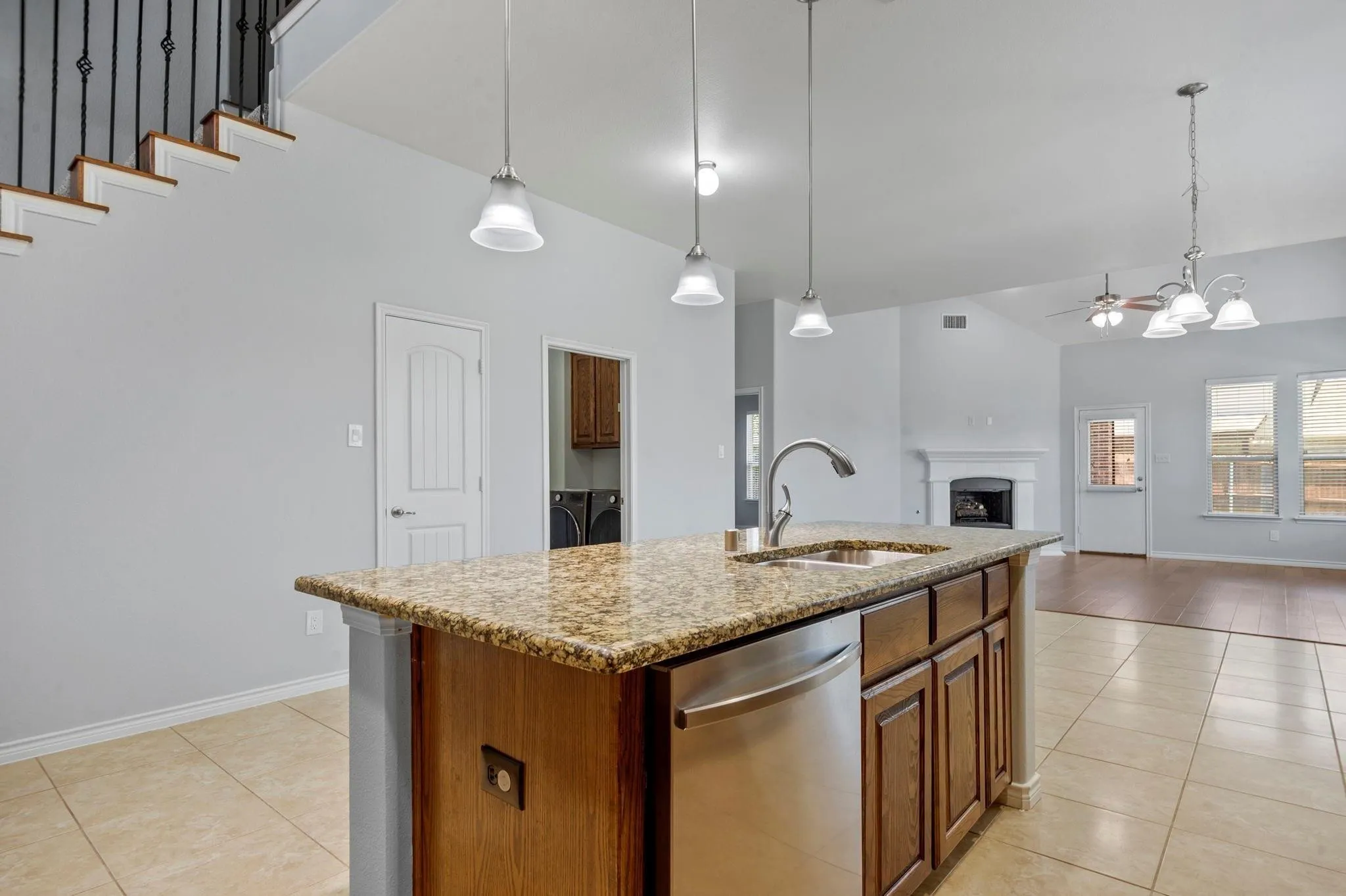 Single Family Residence For Rent in Collin County , 913 Lampassas Trail, Mc Kinney, Texas 75072, 4 Bedroom, 4 Bathroom, 2 Garage spaces, 2,749 Sqft, built in 2012, mls#21385743, Real Estate Agent in Mc Kinney, Homes For Rent in Collin county, Homes For Rent in Mc Kinney, Realtor in Mc Kinney Texas, Real Estate Brokerage Independent Realty Texas, Luminita Cordes Realtor