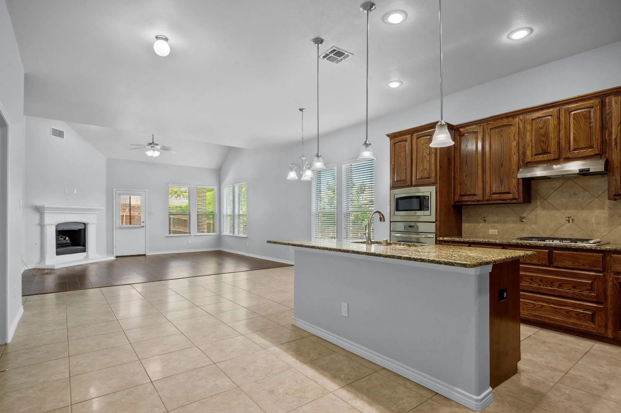 Single Family Residence For Rent in Collin County , 913 Lampassas Trail, Mc Kinney, Texas 75072, 4 Bedroom, 4 Bathroom, 2 Garage spaces, 2,749 Sqft, built in 2012, mls#21385743, Real Estate Agent in Mc Kinney, Homes For Rent in Collin county, Homes For Rent in Mc Kinney, Realtor in Mc Kinney Texas, Real Estate Brokerage Independent Realty Texas, Luminita Cordes Realtor