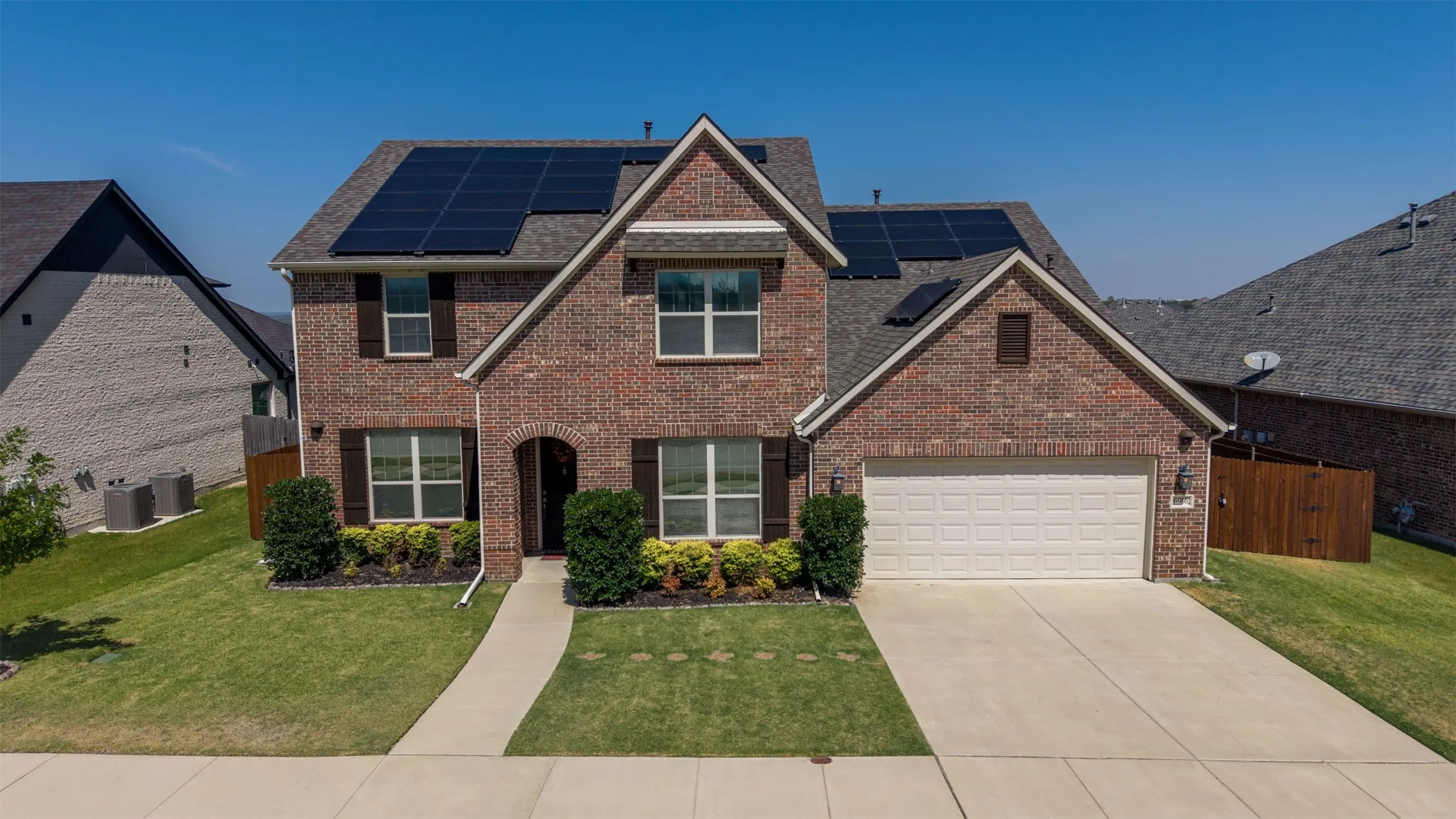 Single Family Residence For Sale in Tarrant County , 6916 Talon Drive, Fort Worth, Texas 76179, 4 Bedroom, 4 Bathroom, 2 Garage spaces, 3,384 Sqft, built in 2017, mls#21385858, Real Estate Agent in Fort Worth, Homes For Sale in Tarrant county, Homes For Sale in Fort Worth, Realtor in Fort Worth Texas, Real Estate Brokerage Independent Realty Texas, Luminita Cordes Realtor