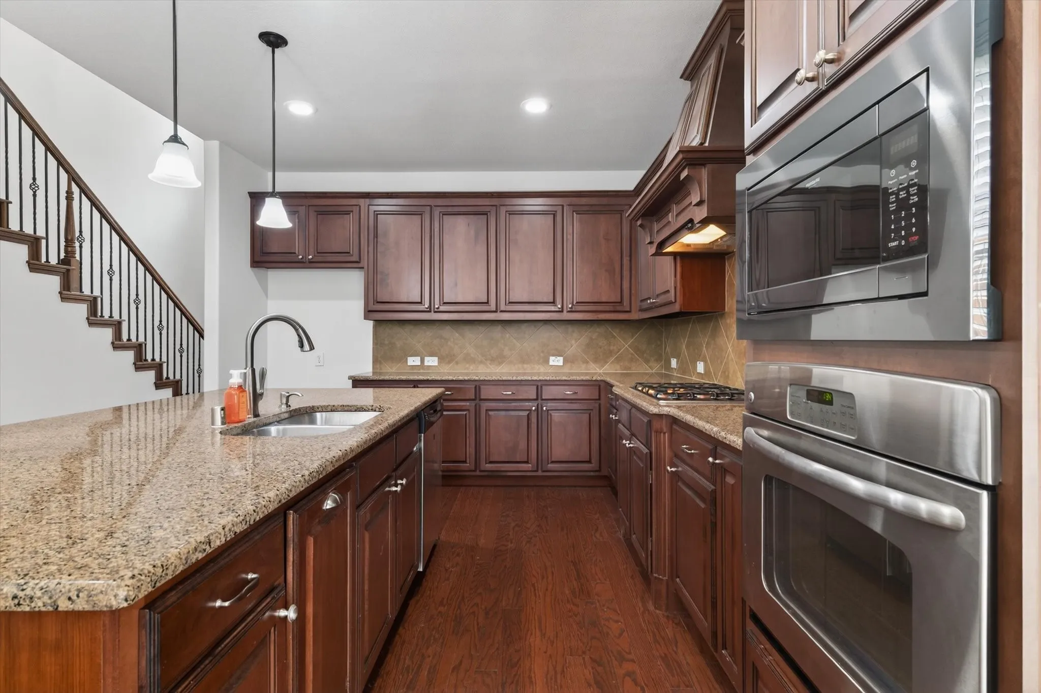 Single Family Residence For Sale in Collin County , 9626 Lance Drive, Frisco, Texas 75035, 4 Bedroom, 4 Bathroom, 2 Garage spaces, 3,024 Sqft, built in 2011, mls#21387340, Real Estate Agent in Frisco, Homes For Sale in Collin county, Homes For Sale in Frisco, Realtor in Frisco Texas, Real Estate Brokerage Independent Realty Texas, Luminita Cordes Realtor