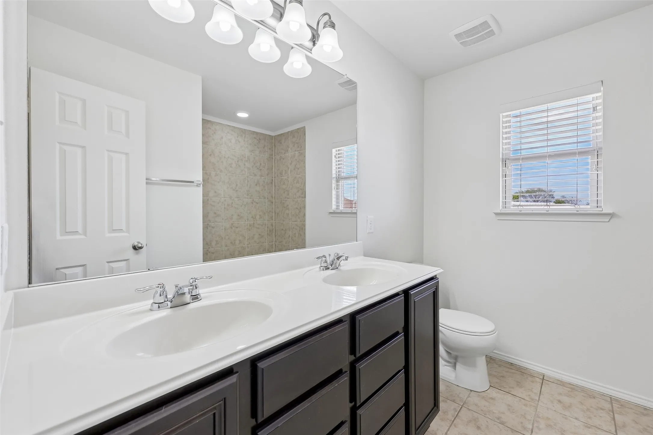 Single Family Residence For Sale in Tarrant County , 908 Blackberry Trail, Fort Worth, Texas 76120, 3 Bedroom, 2 Bathroom, 2 Garage spaces, 1,798 Sqft, built in 2013, mls#21388262, Real Estate Agent in Fort Worth, Homes For Sale in Tarrant county, Homes For Sale in Fort Worth, Realtor in Fort Worth Texas, Real Estate Brokerage Independent Realty Texas, Luminita Cordes Realtor