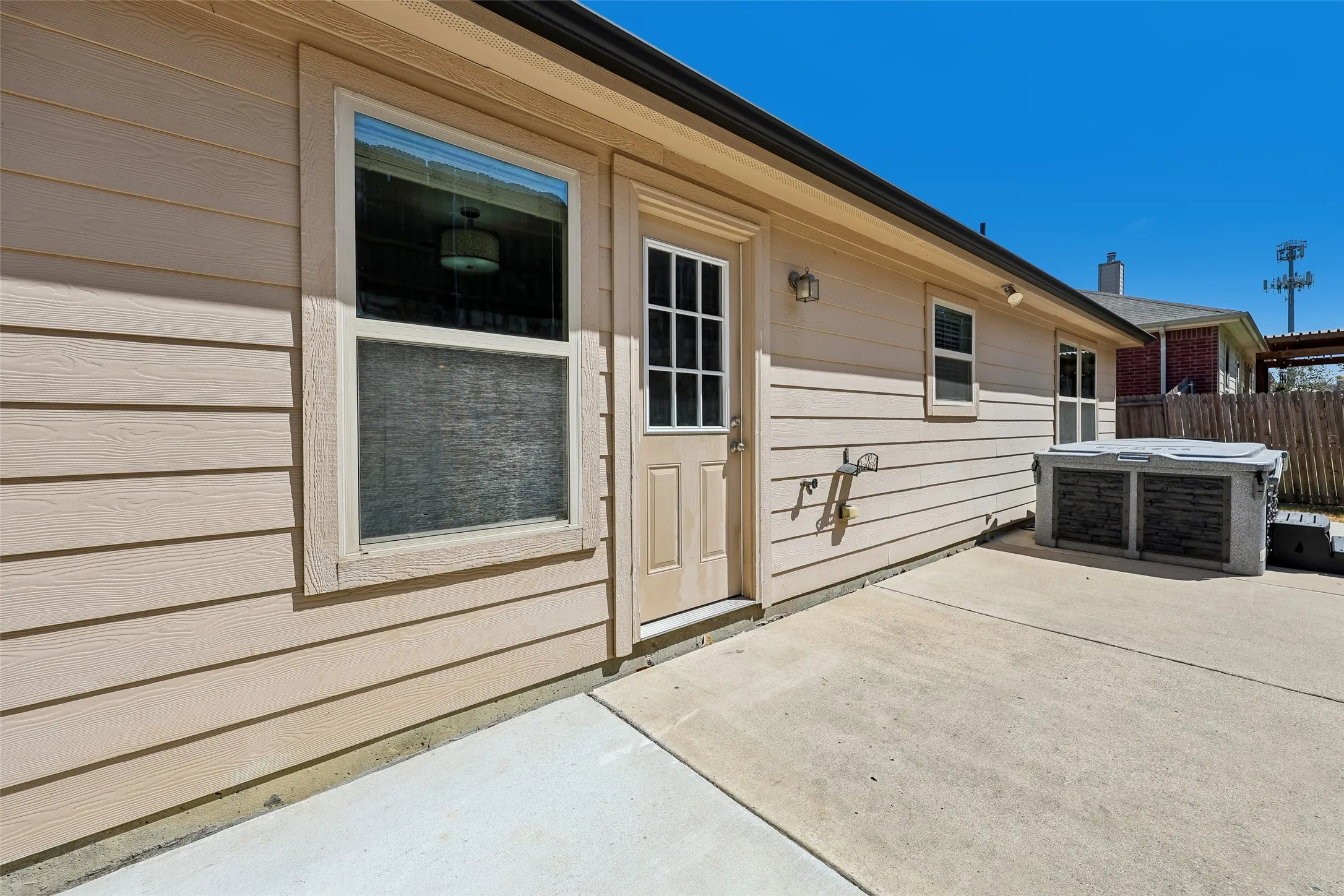 Single Family Residence For Sale in Tarrant County , 908 Blackberry Trail, Fort Worth, Texas 76120, 3 Bedroom, 2 Bathroom, 2 Garage spaces, 1,798 Sqft, built in 2013, mls#21388262, Real Estate Agent in Fort Worth, Homes For Sale in Tarrant county, Homes For Sale in Fort Worth, Realtor in Fort Worth Texas, Real Estate Brokerage Independent Realty Texas, Luminita Cordes Realtor