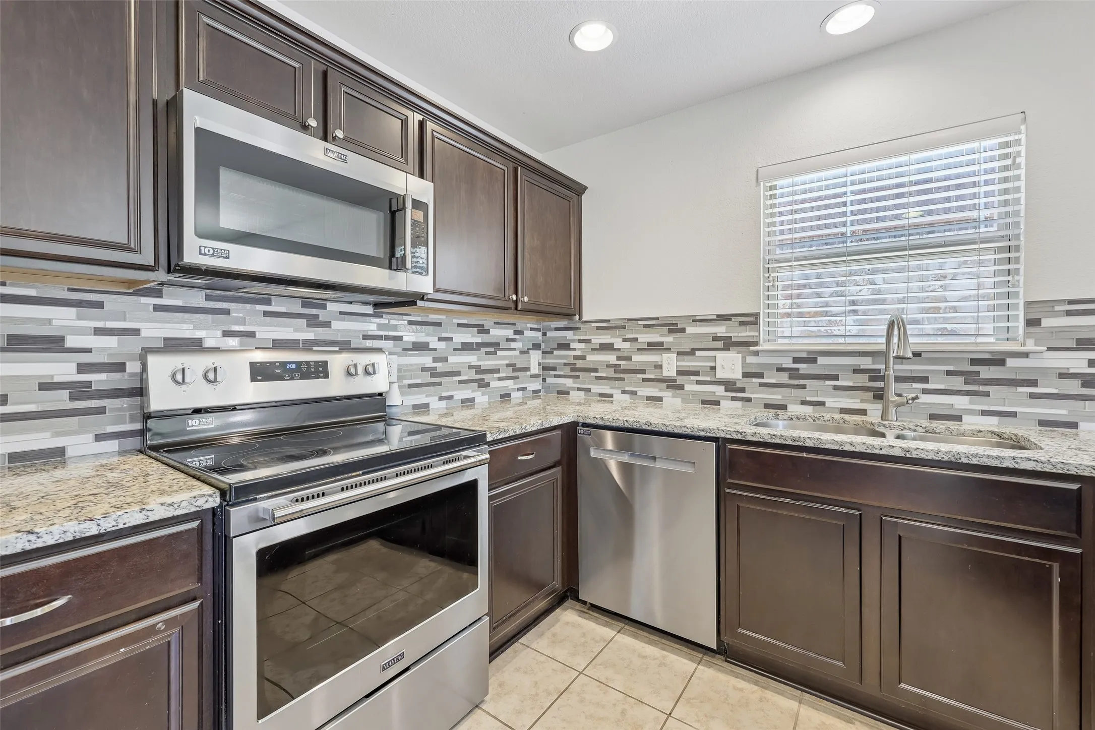 Single Family Residence For Sale in Tarrant County , 908 Blackberry Trail, Fort Worth, Texas 76120, 3 Bedroom, 2 Bathroom, 2 Garage spaces, 1,798 Sqft, built in 2013, mls#21388262, Real Estate Agent in Fort Worth, Homes For Sale in Tarrant county, Homes For Sale in Fort Worth, Realtor in Fort Worth Texas, Real Estate Brokerage Independent Realty Texas, Luminita Cordes Realtor