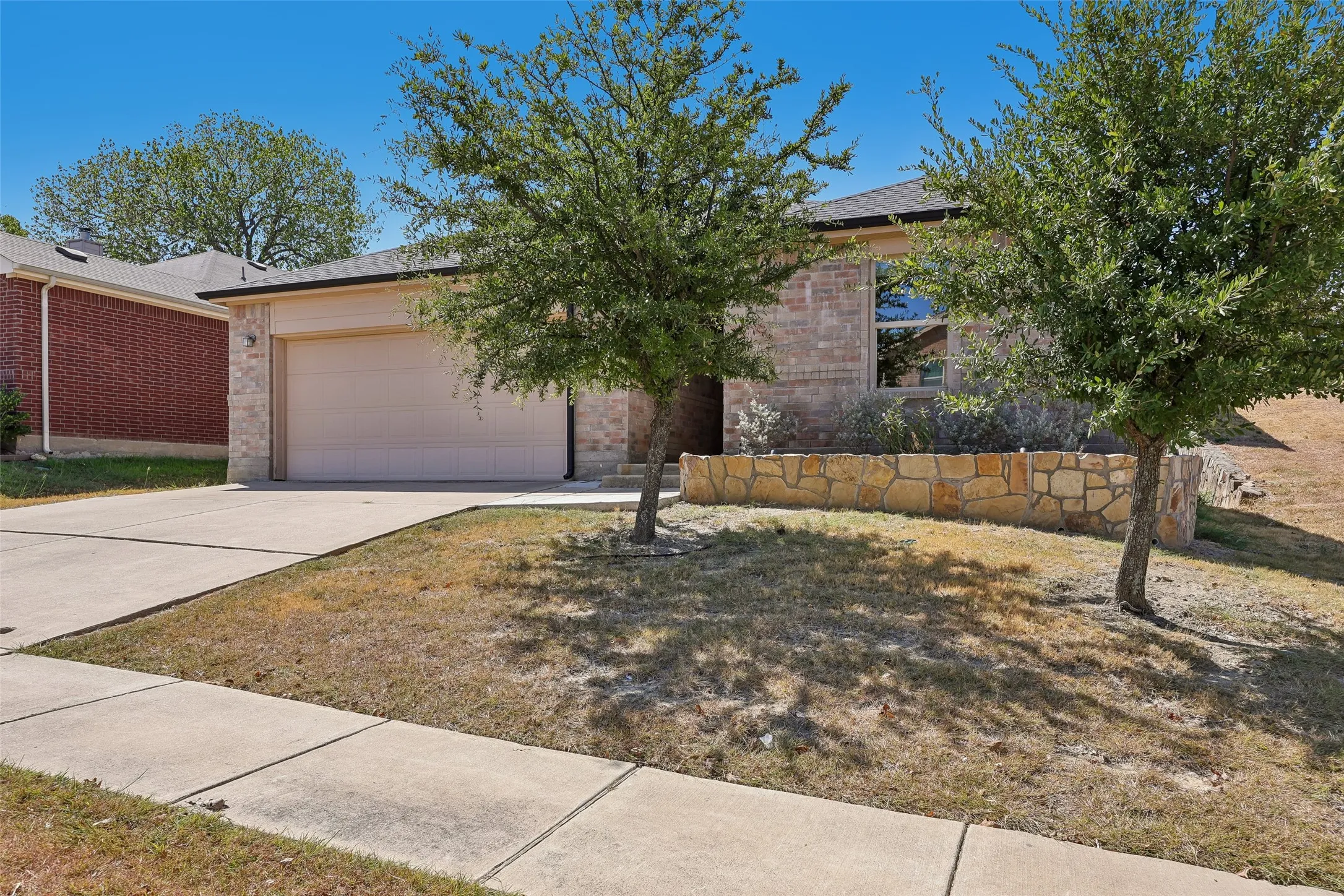 Single Family Residence For Sale in Tarrant County , 908 Blackberry Trail, Fort Worth, Texas 76120, 3 Bedroom, 2 Bathroom, 2 Garage spaces, 1,798 Sqft, built in 2013, mls#21388262, Real Estate Agent in Fort Worth, Homes For Sale in Tarrant county, Homes For Sale in Fort Worth, Realtor in Fort Worth Texas, Real Estate Brokerage Independent Realty Texas, Luminita Cordes Realtor
