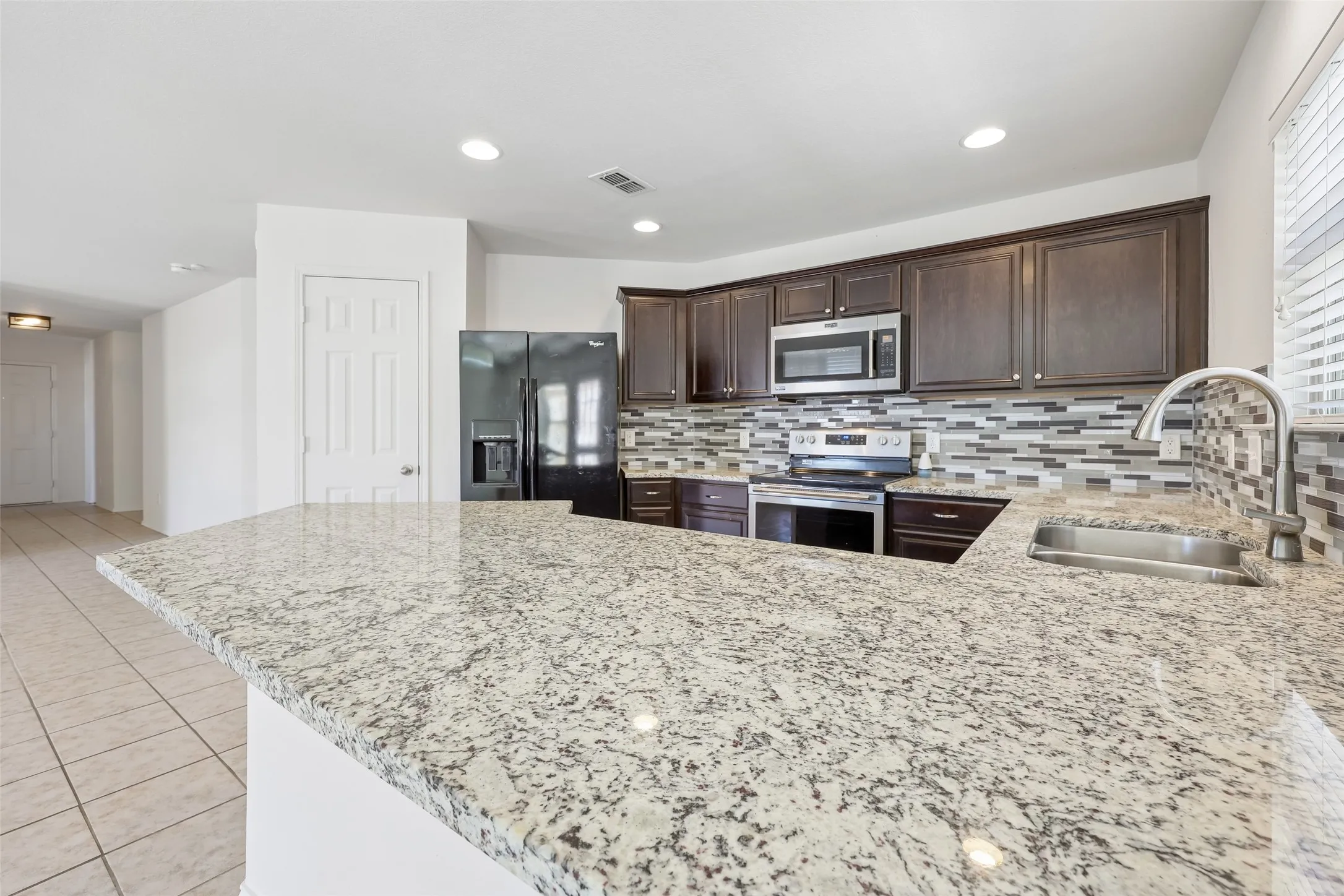 Single Family Residence For Sale in Tarrant County , 908 Blackberry Trail, Fort Worth, Texas 76120, 3 Bedroom, 2 Bathroom, 2 Garage spaces, 1,798 Sqft, built in 2013, mls#21388262, Real Estate Agent in Fort Worth, Homes For Sale in Tarrant county, Homes For Sale in Fort Worth, Realtor in Fort Worth Texas, Real Estate Brokerage Independent Realty Texas, Luminita Cordes Realtor