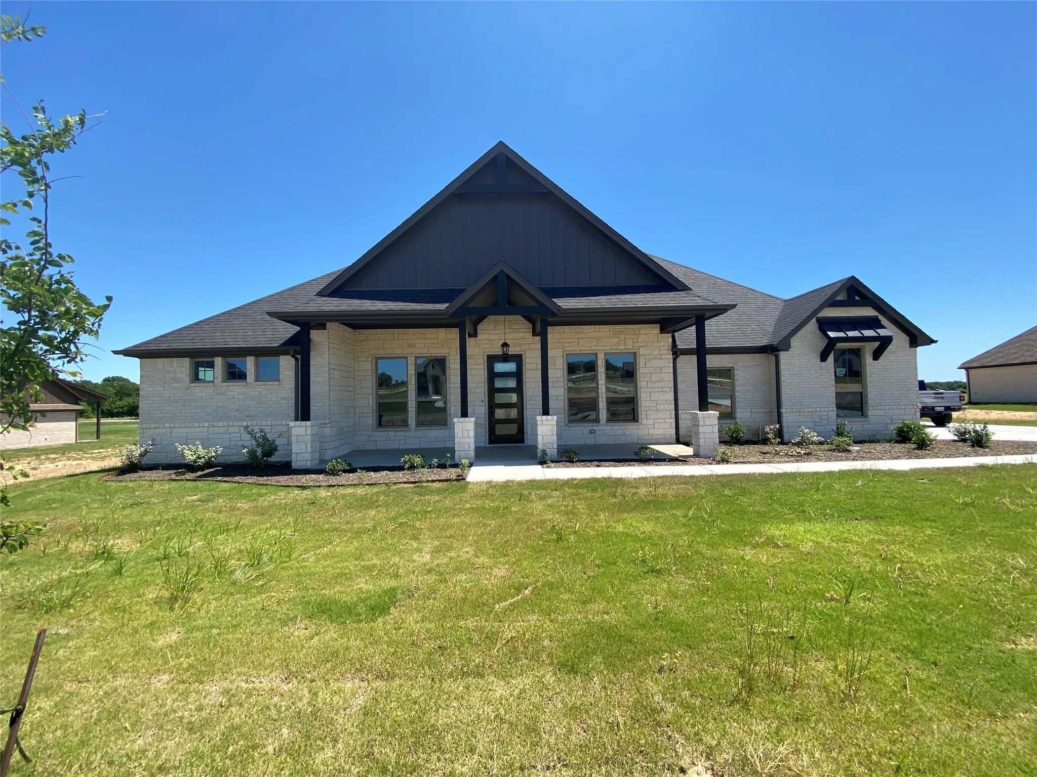 Single Family Residence For Rent in Hood County , 592 Lydia Lane, Granbury, Texas 76049, 4 Bedroom, 2 Bathroom, 2 Garage spaces, 2,832 Sqft, built in 2020, mls#21388972, Real Estate Agent in Granbury, Homes For Rent in Hood county, Homes For Rent in Granbury, Realtor in Granbury Texas, Real Estate Brokerage Independent Realty Texas, Luminita Cordes Realtor