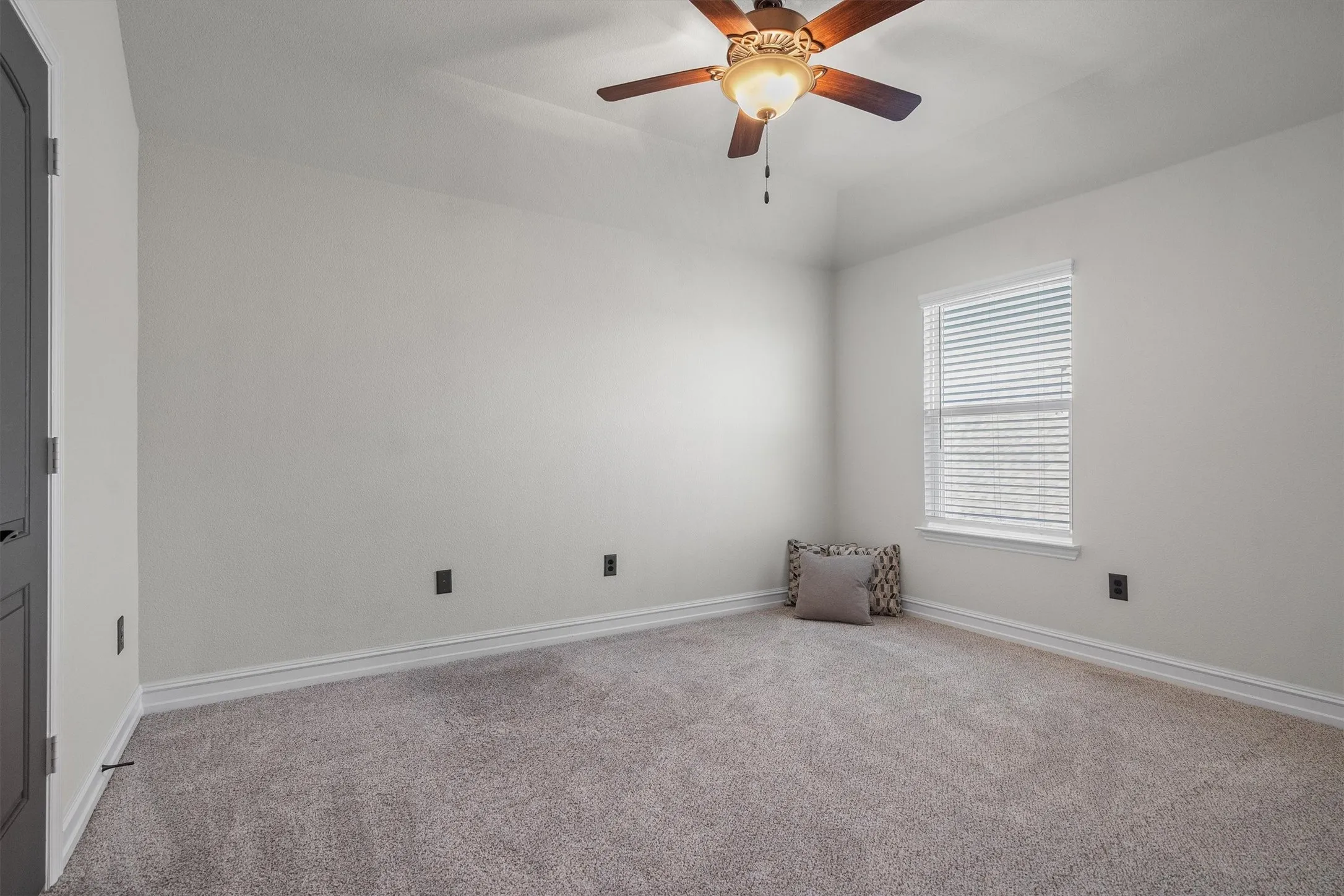 Single Family Residence For Sale in Denton County , 6513 Cedarhurst Court, Denton, Texas 76226, 3 Bedroom, 3 Bathroom, Garage spaces, 2,648 Sqft, built in 2019, mls#21387493, Real Estate Agent in Denton, Homes For Sale in Denton county, Homes For Sale in Denton, Realtor in Denton Texas, Real Estate Brokerage Independent Realty Texas, Luminita Cordes Realtor