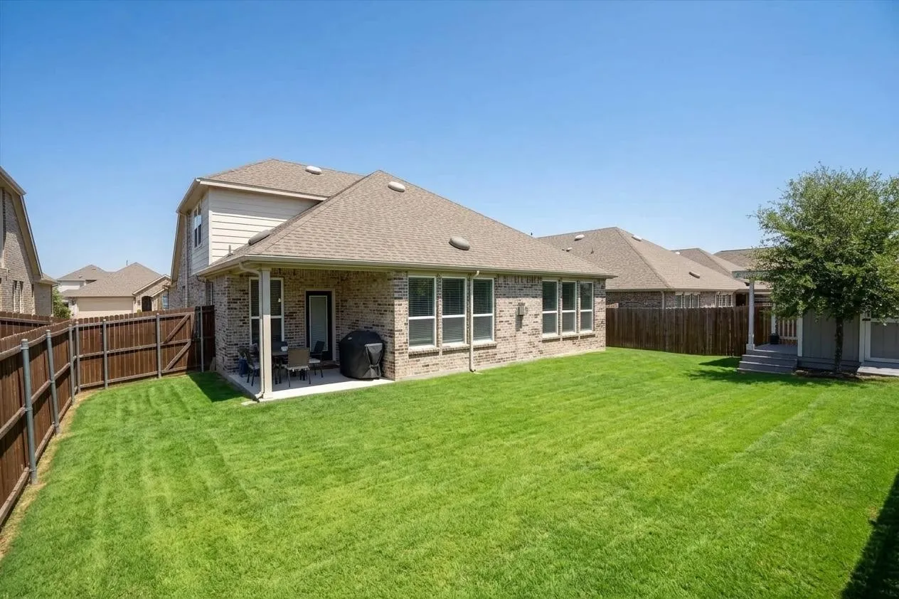Single Family Residence For Sale in Denton County , 6513 Cedarhurst Court, Denton, Texas 76226, 3 Bedroom, 3 Bathroom, Garage spaces, 2,648 Sqft, built in 2019, mls#21387493, Real Estate Agent in Denton, Homes For Sale in Denton county, Homes For Sale in Denton, Realtor in Denton Texas, Real Estate Brokerage Independent Realty Texas, Luminita Cordes Realtor