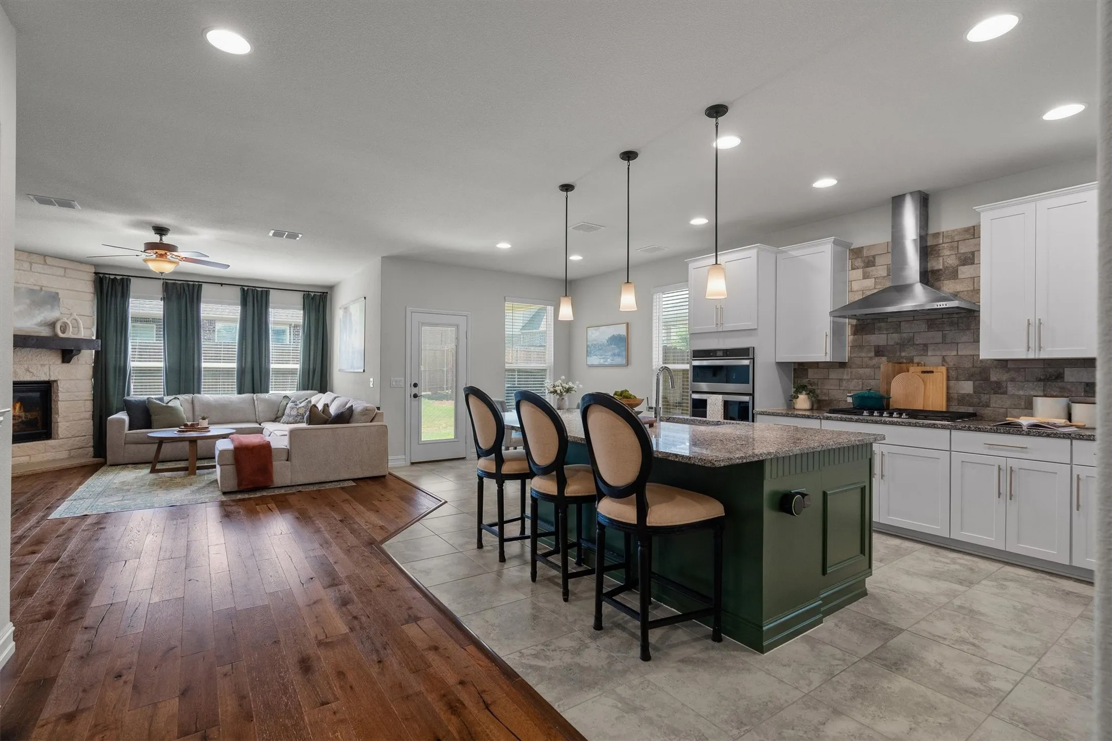 Single Family Residence For Sale in Denton County , 6513 Cedarhurst Court, Denton, Texas 76226, 3 Bedroom, 3 Bathroom, Garage spaces, 2,648 Sqft, built in 2019, mls#21387493, Real Estate Agent in Denton, Homes For Sale in Denton county, Homes For Sale in Denton, Realtor in Denton Texas, Real Estate Brokerage Independent Realty Texas, Luminita Cordes Realtor