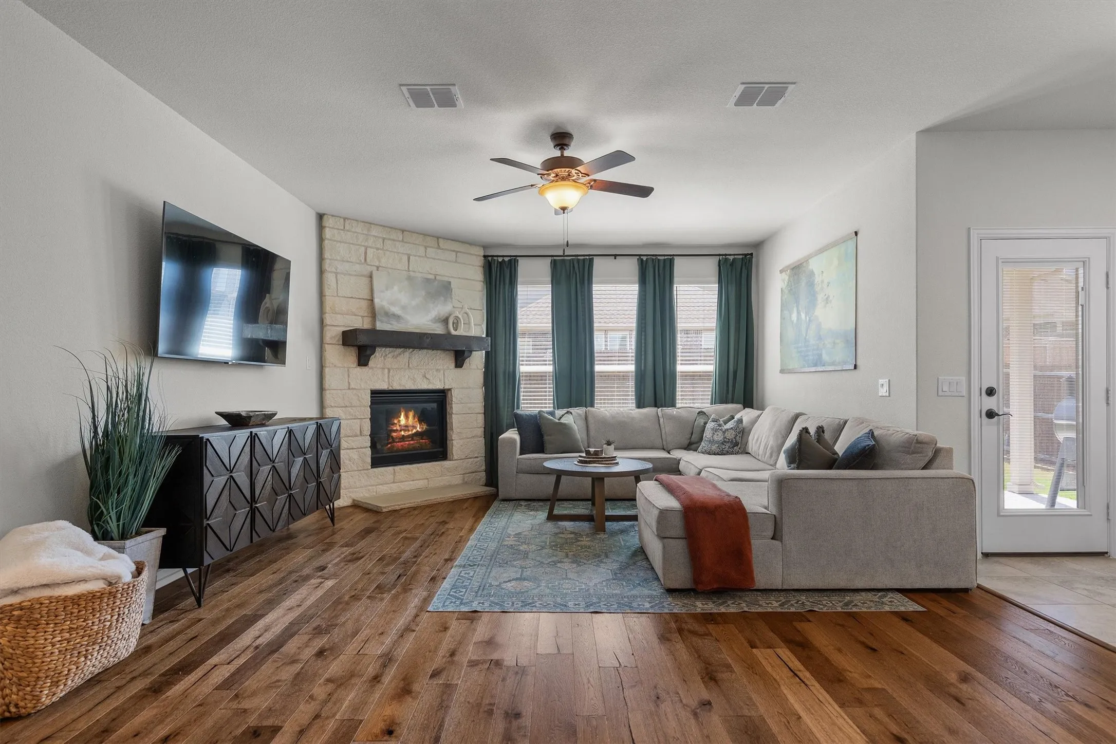 Single Family Residence For Sale in Denton County , 6513 Cedarhurst Court, Denton, Texas 76226, 3 Bedroom, 3 Bathroom, Garage spaces, 2,648 Sqft, built in 2019, mls#21387493, Real Estate Agent in Denton, Homes For Sale in Denton county, Homes For Sale in Denton, Realtor in Denton Texas, Real Estate Brokerage Independent Realty Texas, Luminita Cordes Realtor