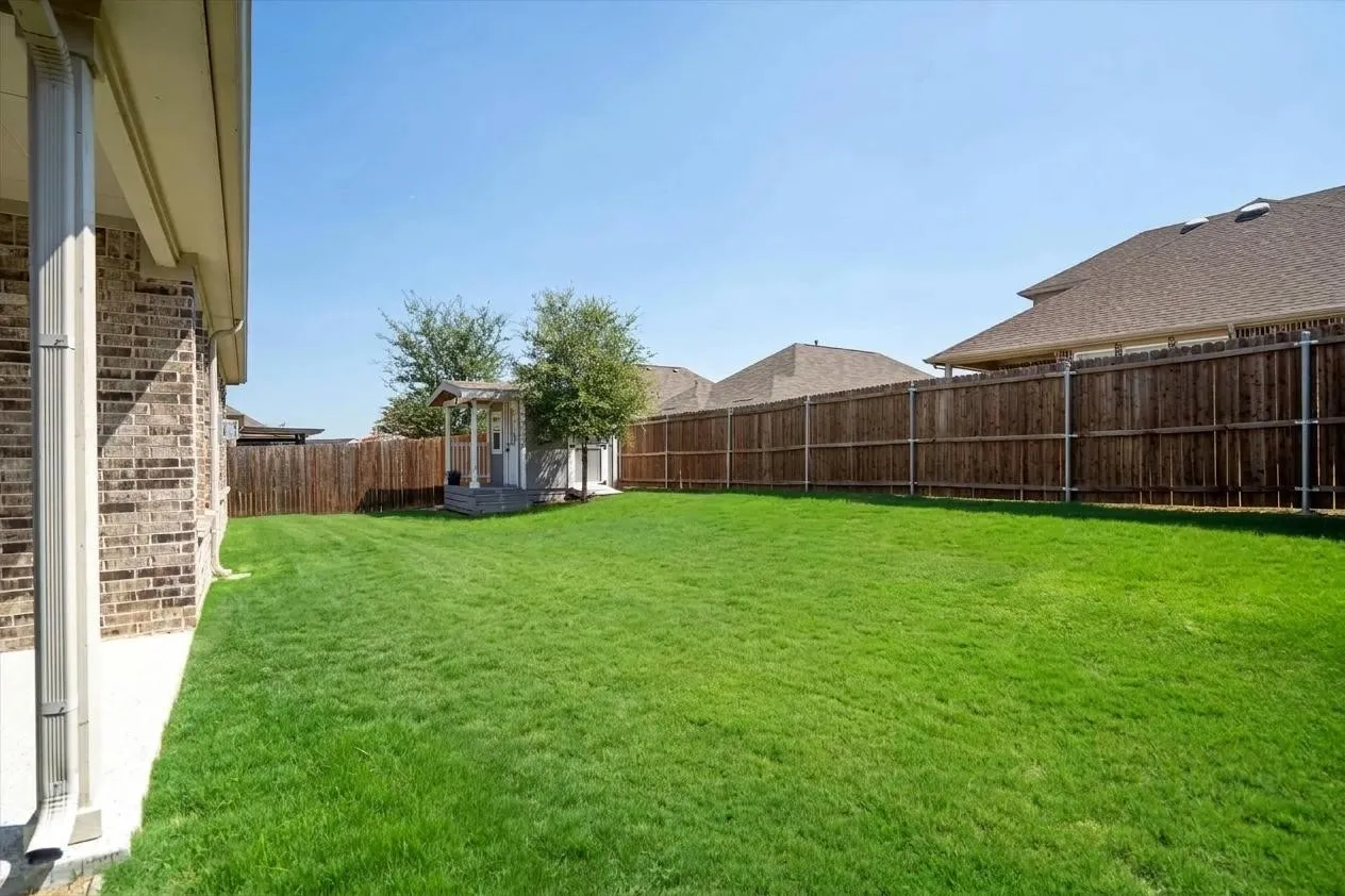Single Family Residence For Sale in Denton County , 6513 Cedarhurst Court, Denton, Texas 76226, 3 Bedroom, 3 Bathroom, Garage spaces, 2,648 Sqft, built in 2019, mls#21387493, Real Estate Agent in Denton, Homes For Sale in Denton county, Homes For Sale in Denton, Realtor in Denton Texas, Real Estate Brokerage Independent Realty Texas, Luminita Cordes Realtor