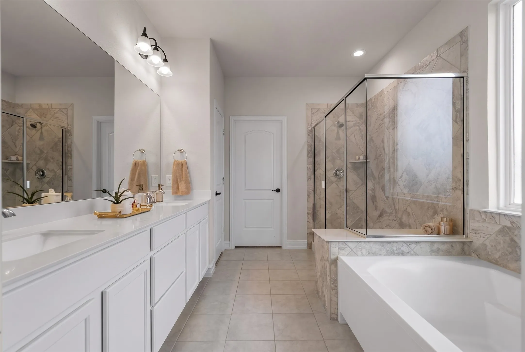 Single Family Residence For Sale in Denton County , 6513 Cedarhurst Court, Denton, Texas 76226, 3 Bedroom, 3 Bathroom, Garage spaces, 2,648 Sqft, built in 2019, mls#21387493, Real Estate Agent in Denton, Homes For Sale in Denton county, Homes For Sale in Denton, Realtor in Denton Texas, Real Estate Brokerage Independent Realty Texas, Luminita Cordes Realtor