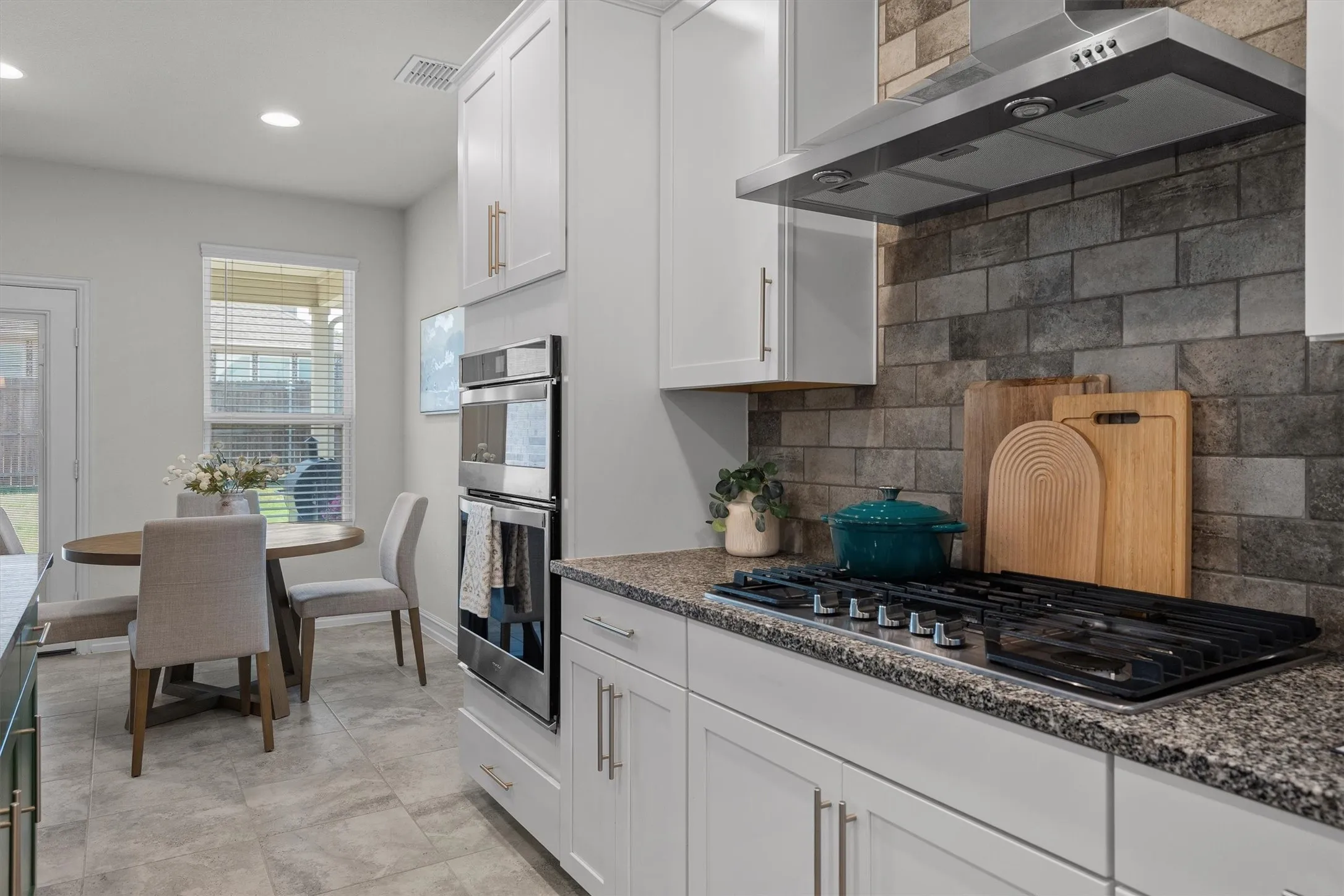 Single Family Residence For Sale in Denton County , 6513 Cedarhurst Court, Denton, Texas 76226, 3 Bedroom, 3 Bathroom, Garage spaces, 2,648 Sqft, built in 2019, mls#21387493, Real Estate Agent in Denton, Homes For Sale in Denton county, Homes For Sale in Denton, Realtor in Denton Texas, Real Estate Brokerage Independent Realty Texas, Luminita Cordes Realtor